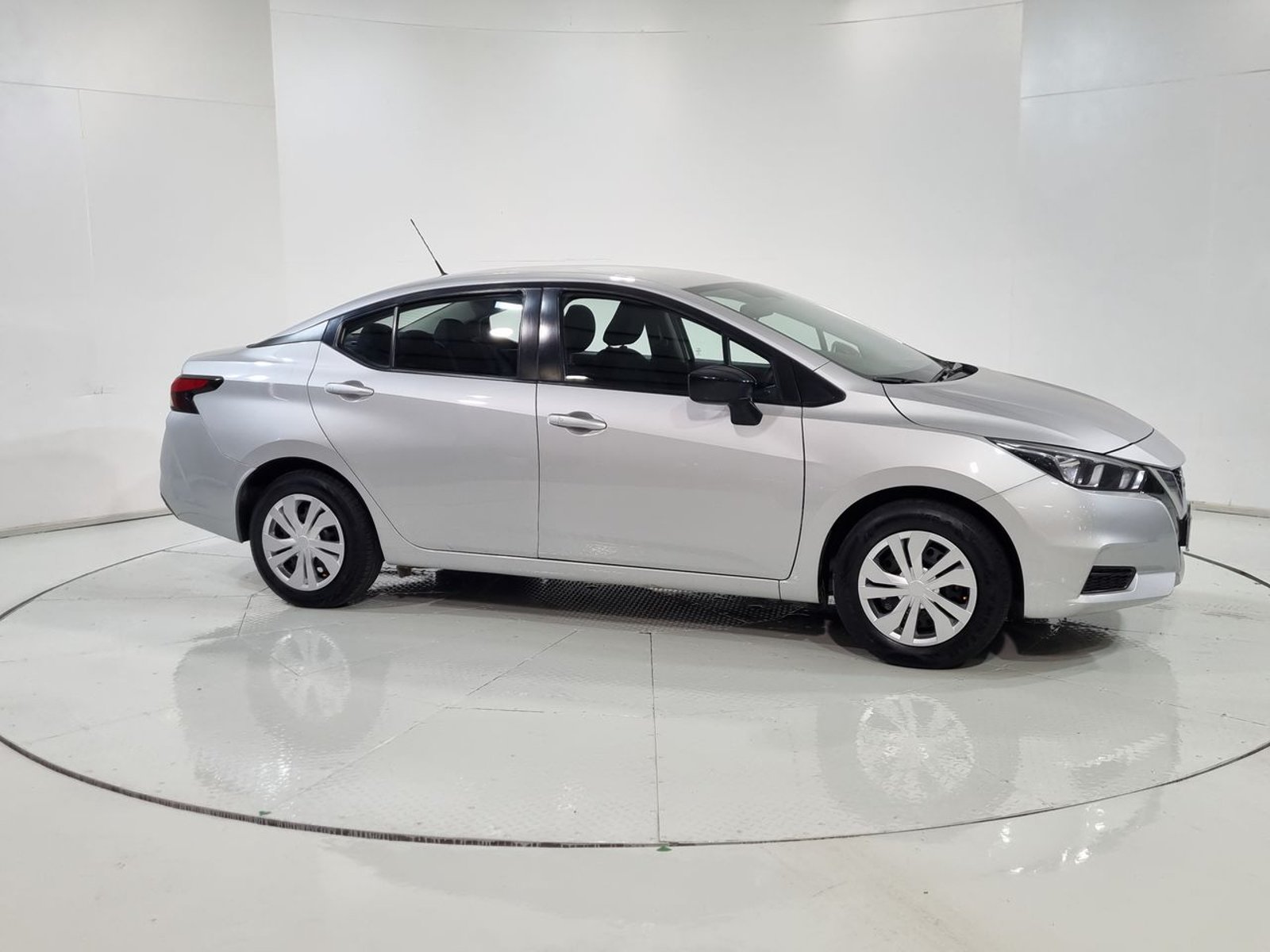Nissan VERSA MT 1.6 2023 - Imagen 14 de 20