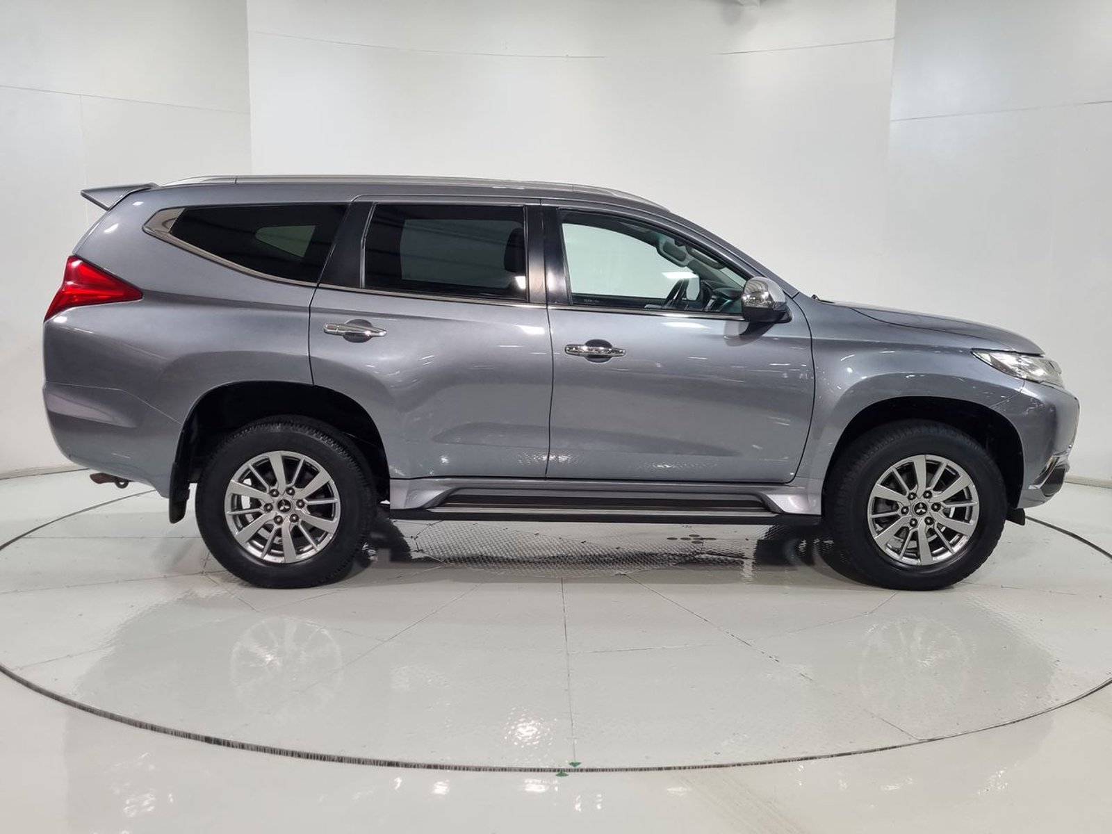 Mitsubishi MONTERO SPORT 3.0 AUT 2017 - Imagen 13 de 20