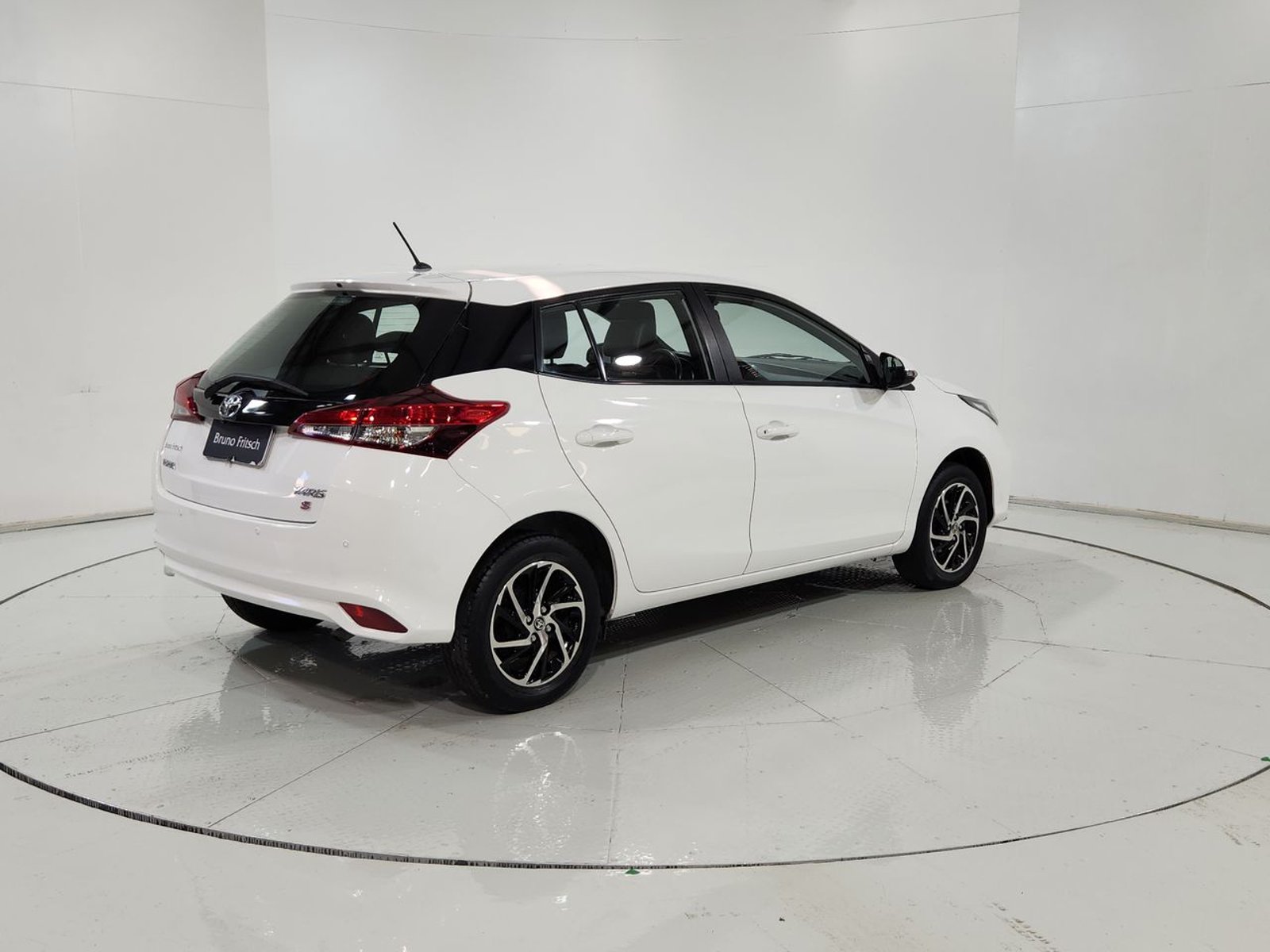 Toyota YARIS HB OTTO 1.5 2021 - Imagen 11 de 20