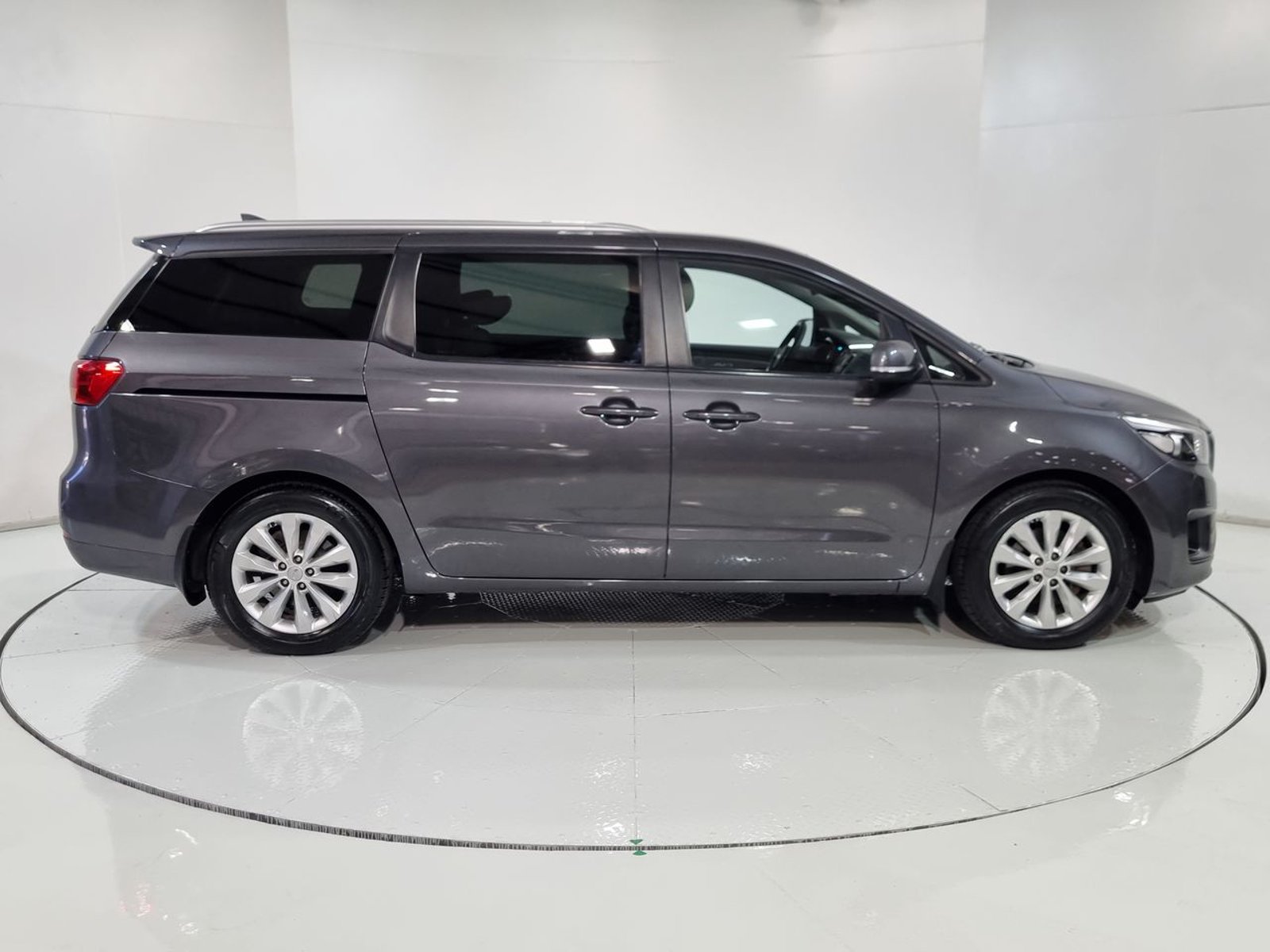 Kia GRAND CARNIVAL EX 3.3 AUT 2017 - Imagen 13 de 20
