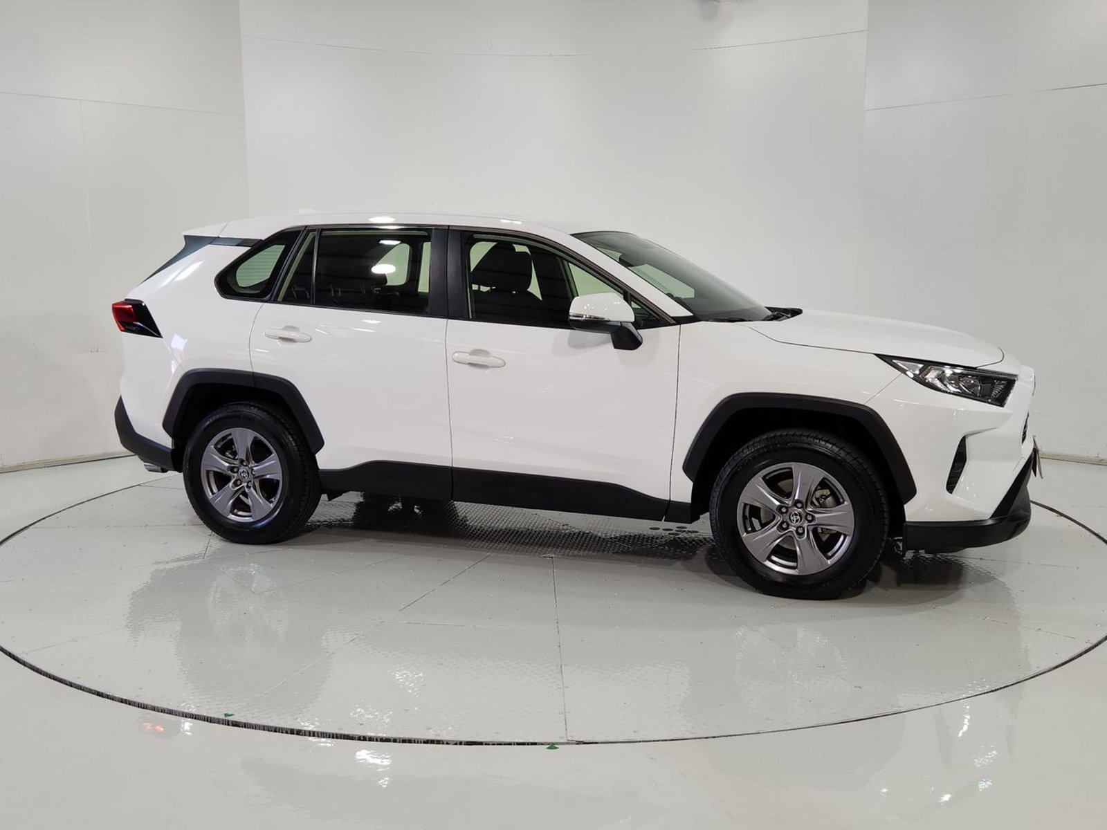 Toyota RAV4 4X2 2.0 AUT 2024 - Imagen 14 de 20