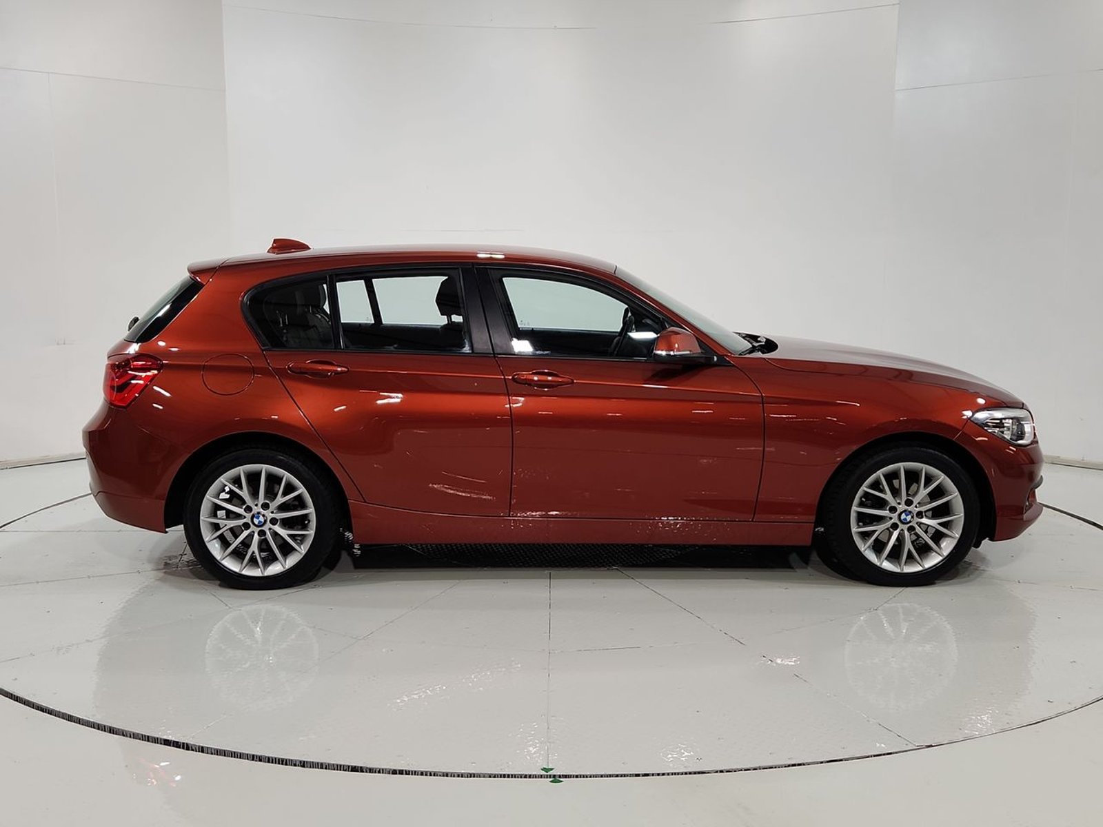 Bmw 118 I 118I HB 1.5 AT 2019 - Imagen 13 de 20
