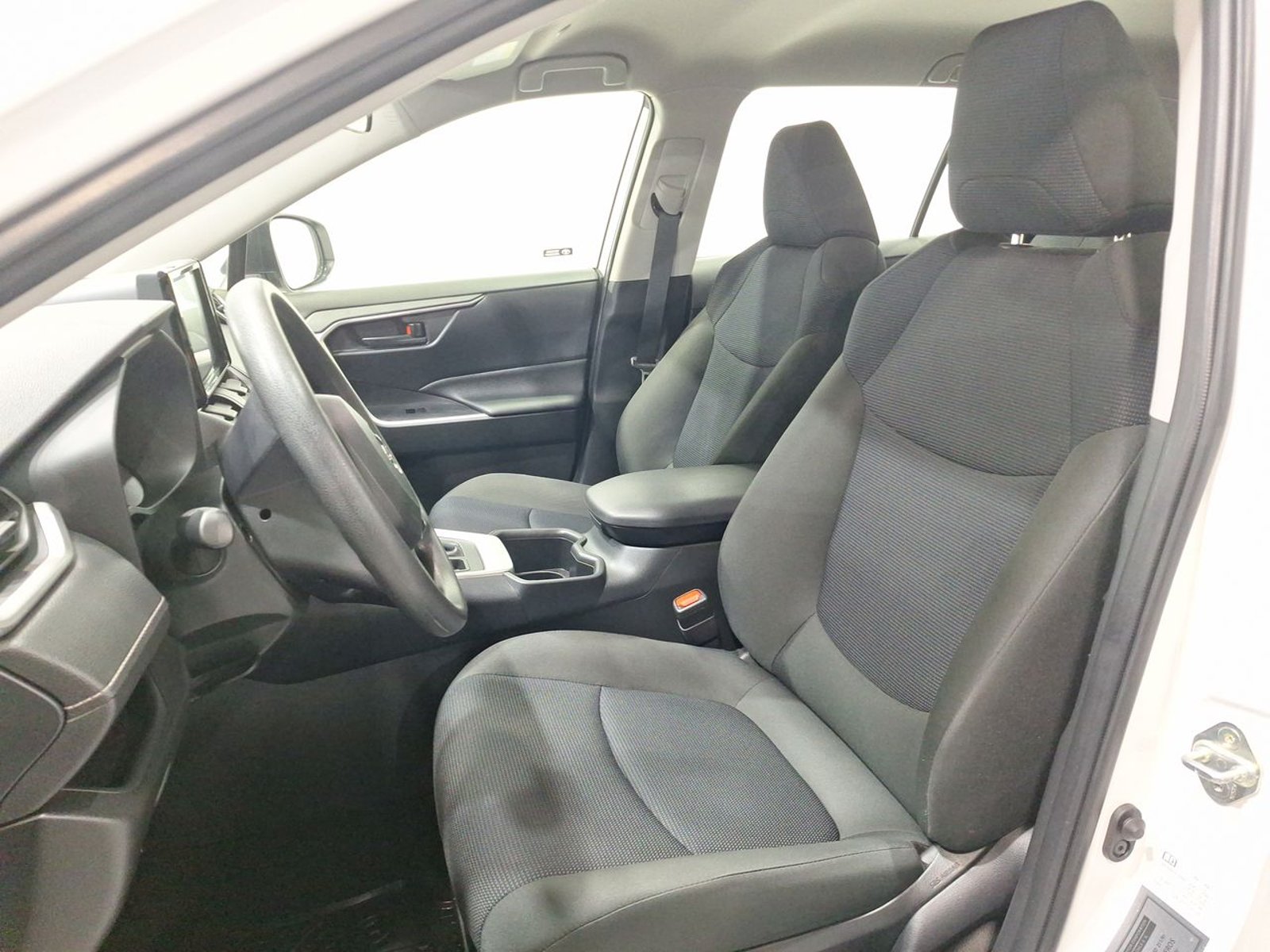 Toyota RAV4 4X2 2.0 AUT 2025 - Imagen 18 de 20