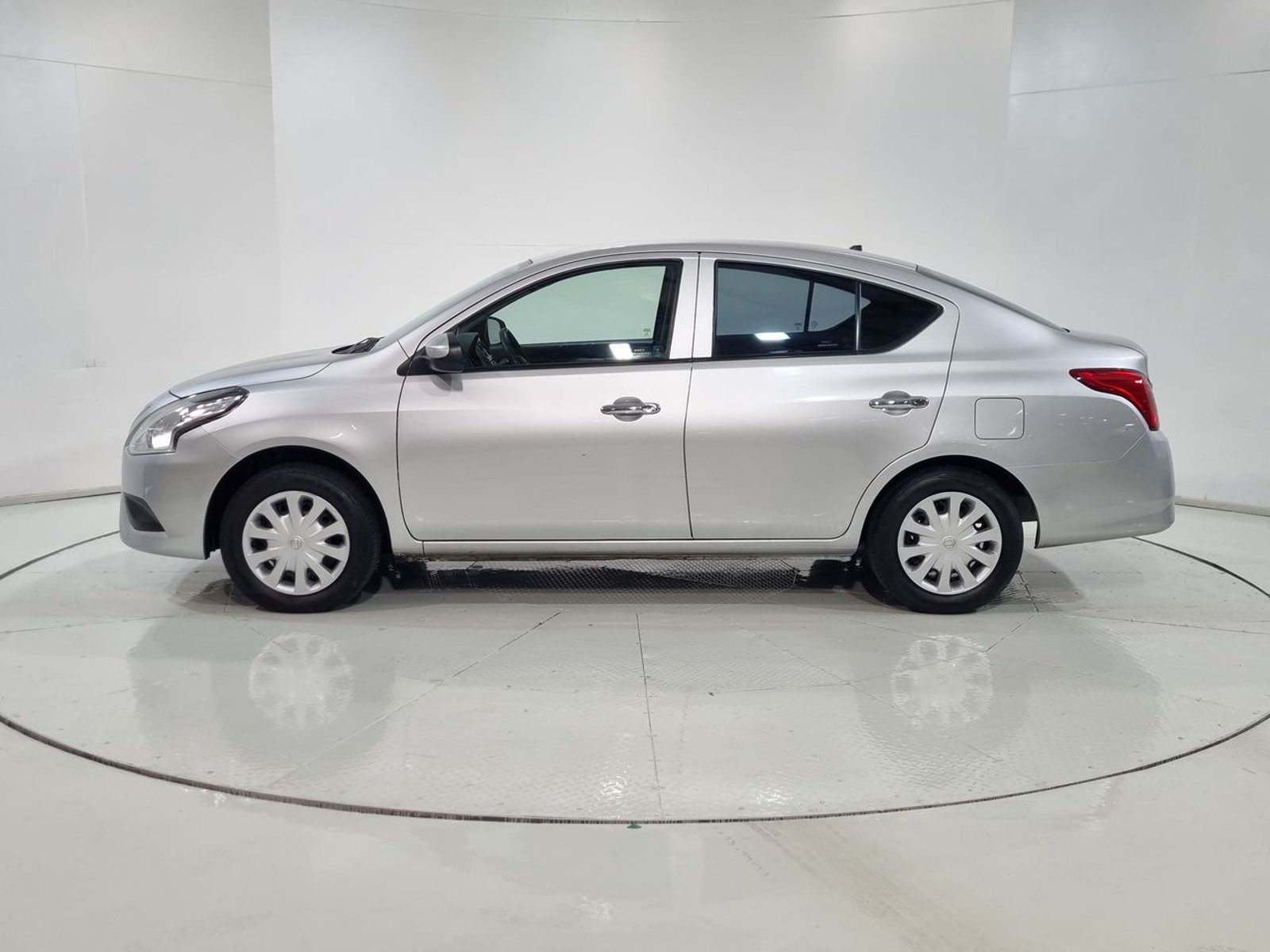 Nissan VERSA SEDAN 1.6 2019 - Imagen 5 de 20