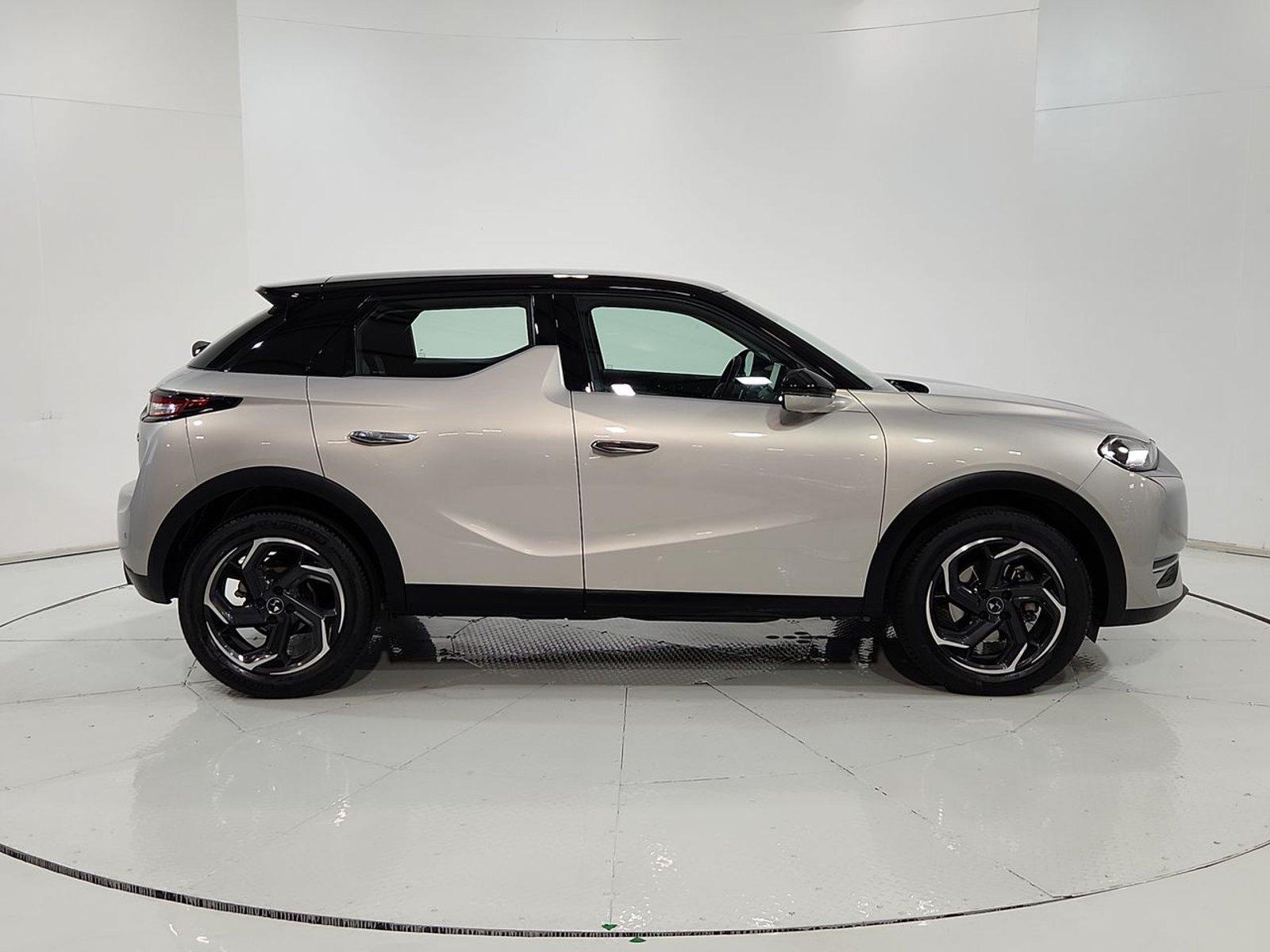 Ds DS3 3 CROSSBACK HDI 1.2 AUT 2023 - Imagen 13 de 20