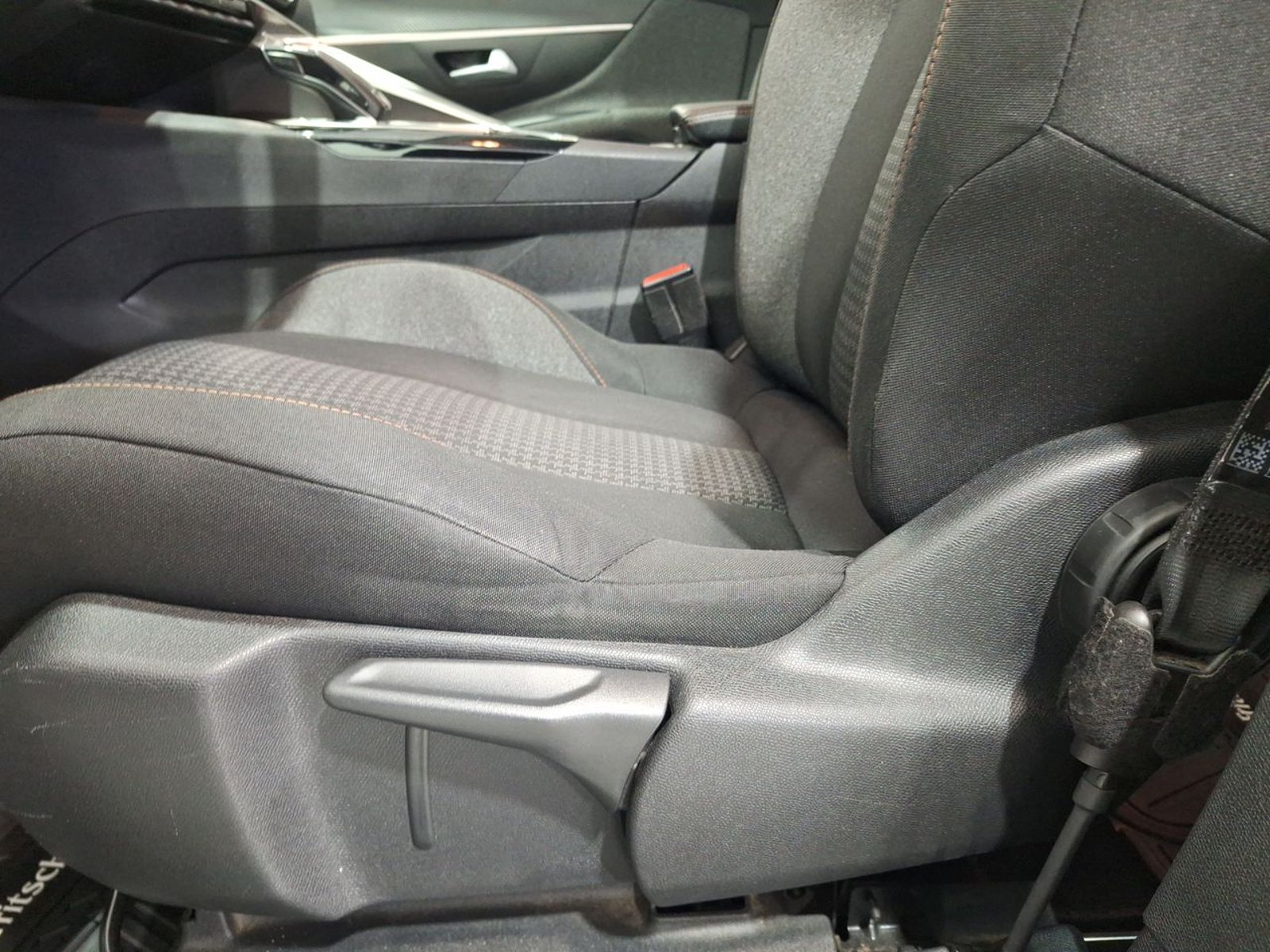 Peugeot 5008 ACTIVE BLUEHDI 1.5 AUT 2020 - Imagen 17 de 20