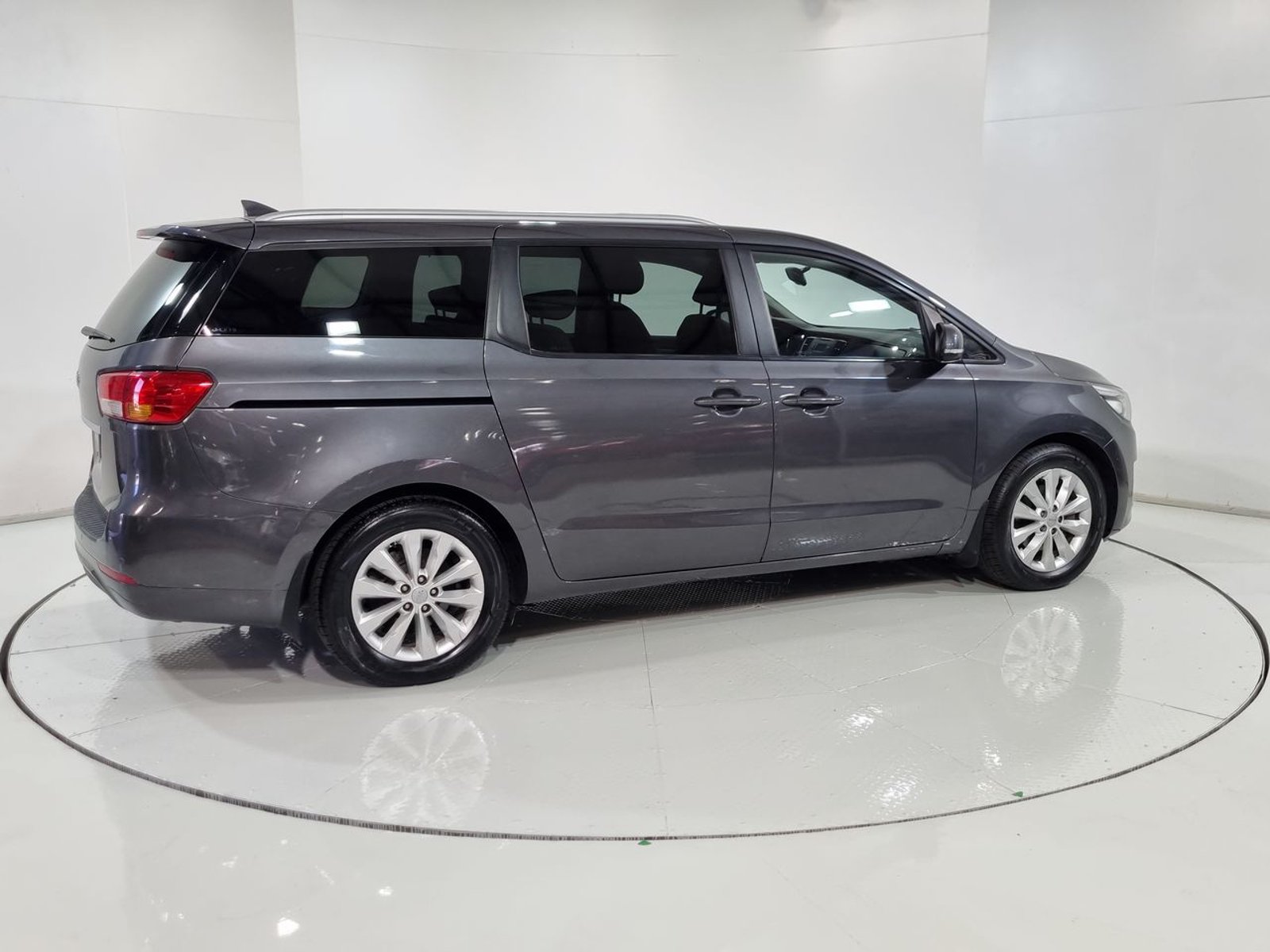 Kia GRAND CARNIVAL EX 3.3 AUT 2017 - Imagen 12 de 20