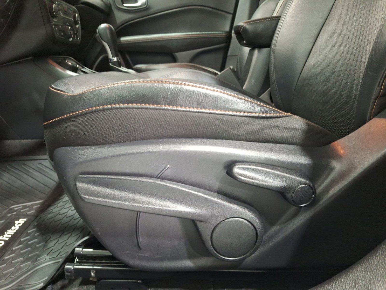 Jeep COMPASS LONGITUDE 4X4 2.4 AUT 2018 - Imagen 17 de 20