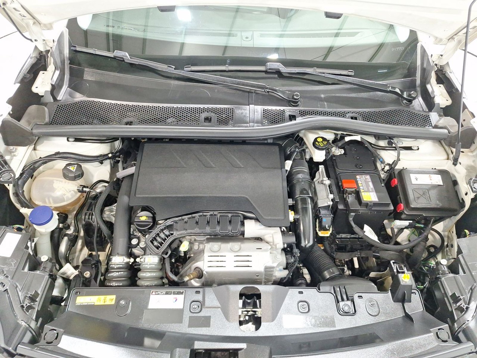 Peugeot 2008 PURETECH 130 EAT8 1.2 AUT 2021 - Imagen 15 de 20