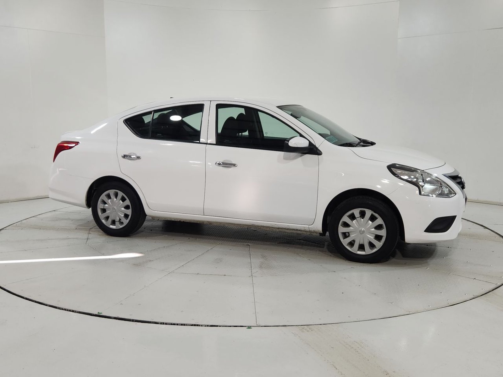 Nissan VERSA SENSE 1.6 2017 - Imagen 14 de 20