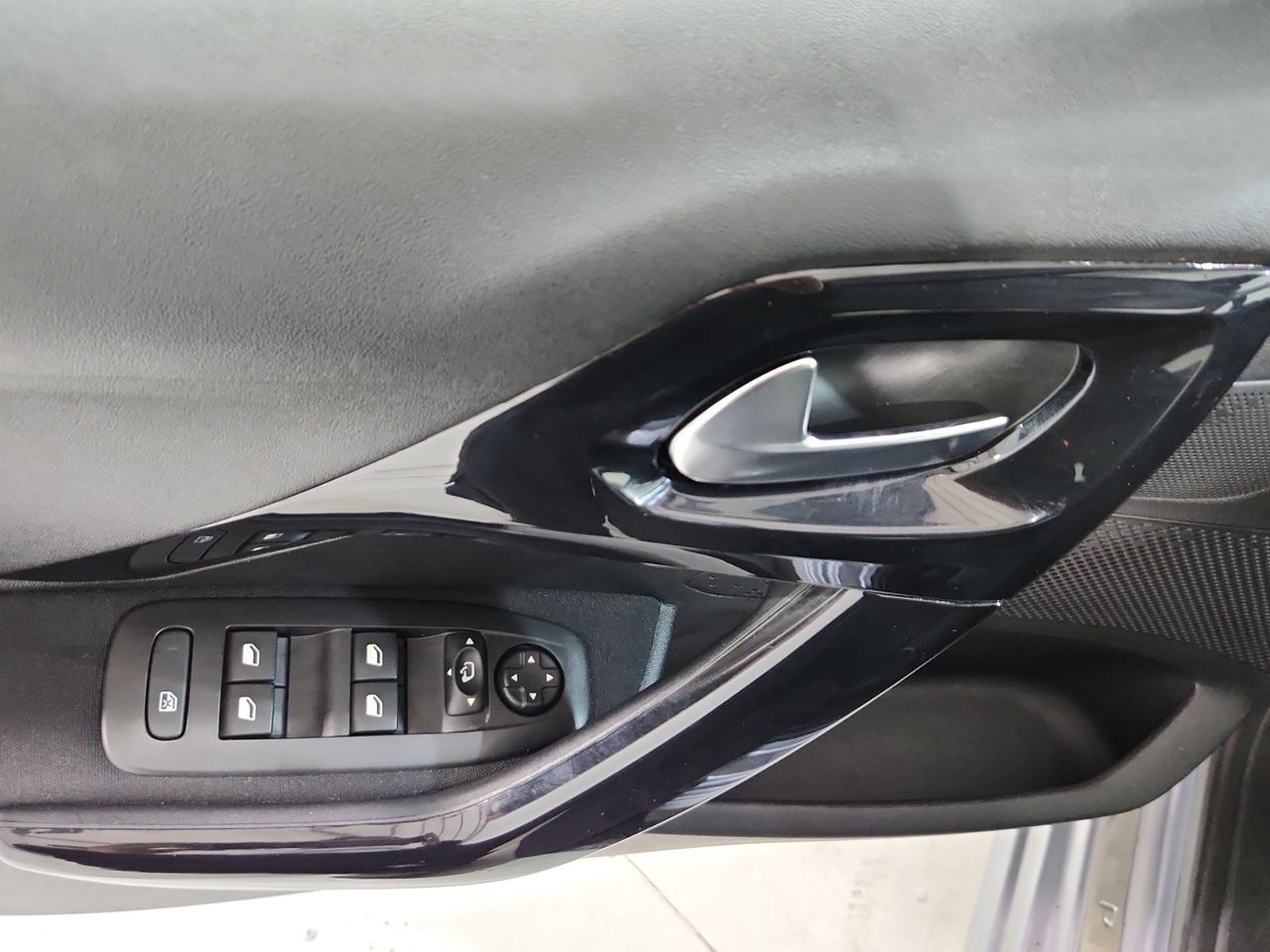 Peugeot 208 PURE TECH HB 1.2 2021 - Imagen 20 de 20