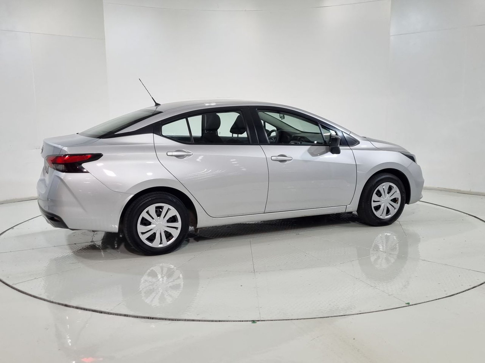 Nissan VERSA MT 1.6 2023 - Imagen 12 de 20
