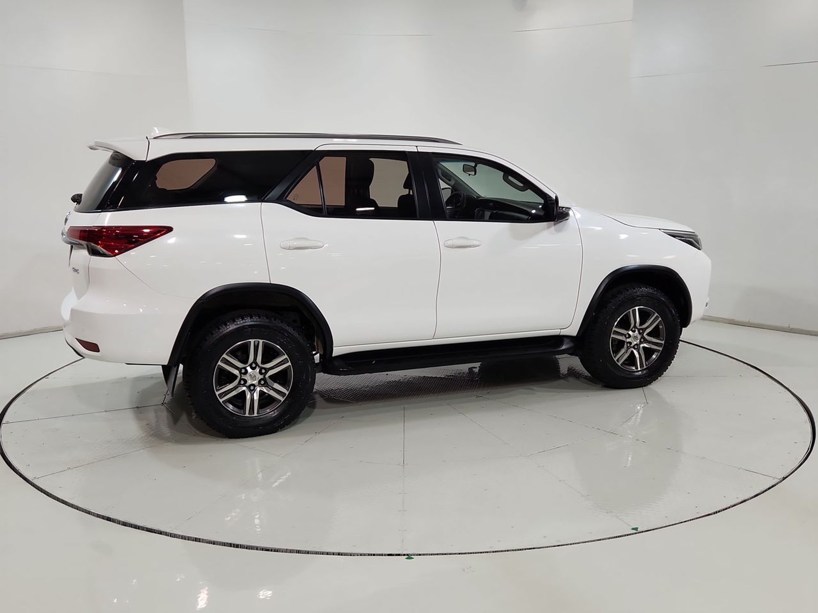 Toyota FORTUNER SRV 2.7 AUT 2022 - Imagen 12 de 20