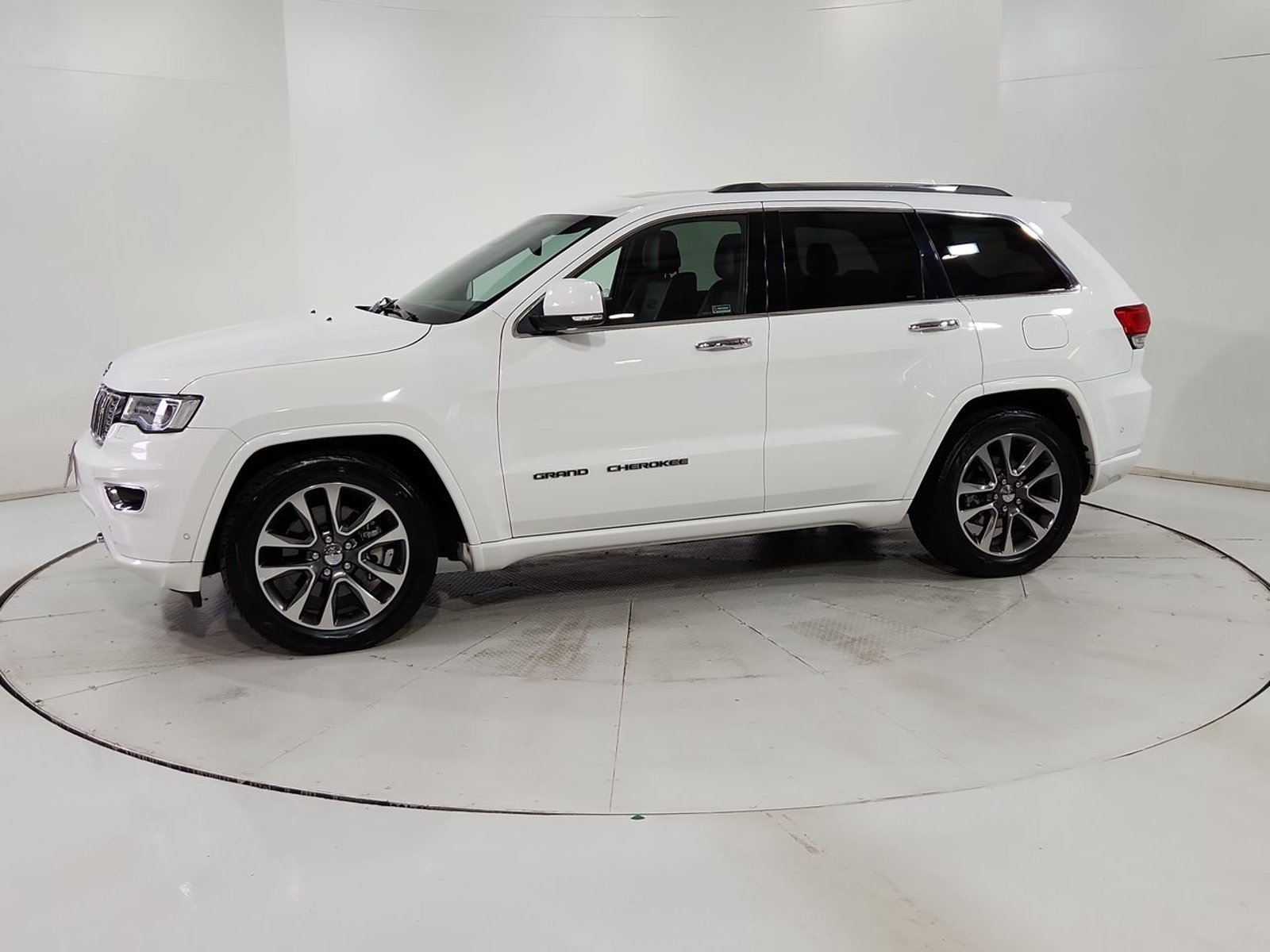 Jeep GRAND CHEROKEE G CHEROKEE OVERLAND 4X4 5.7 AUT 2018 - Imagen 4 de 20