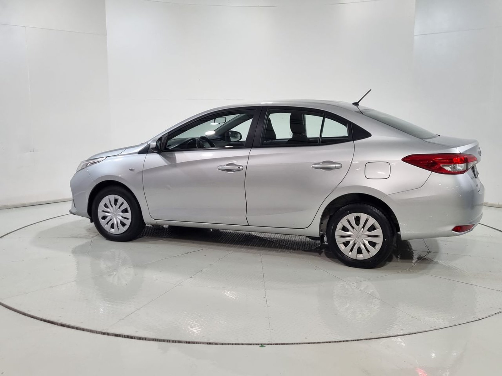 Toyota YARIS SEDAN OTTO 1.5 2023 - Imagen 6 de 20