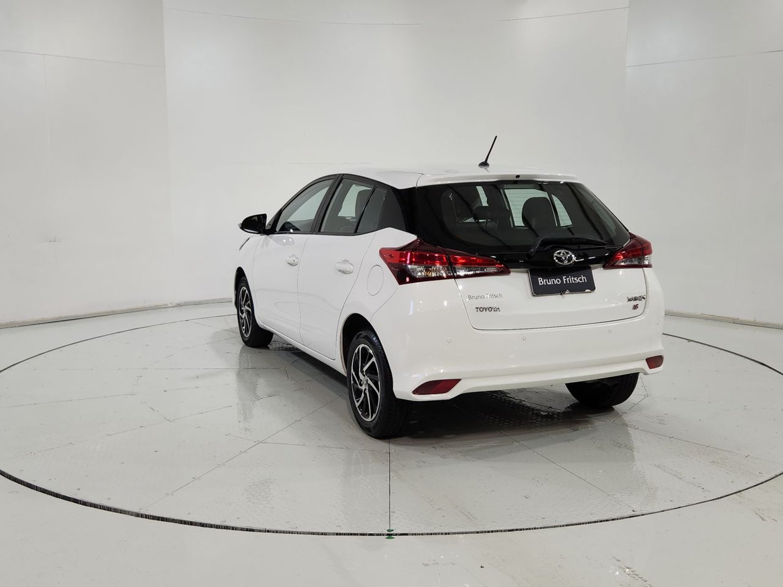 Toyota YARIS HB OTTO 1.5 2021 - Imagen 8 de 20