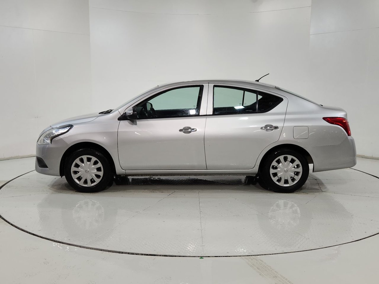 Nissan VERSA SEDAN 1.6 2020 - Imagen 5 de 20