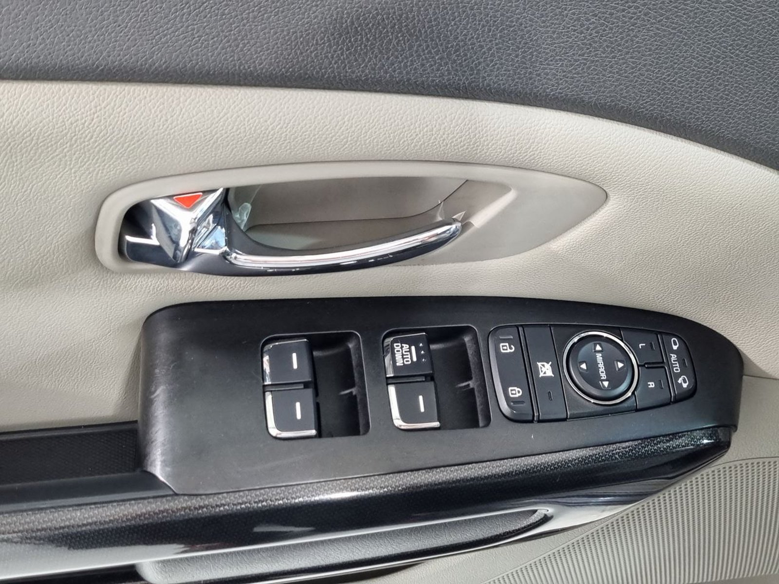 Kia GRAND CARNIVAL EX 3.3 AUT 2017 - Imagen 20 de 20