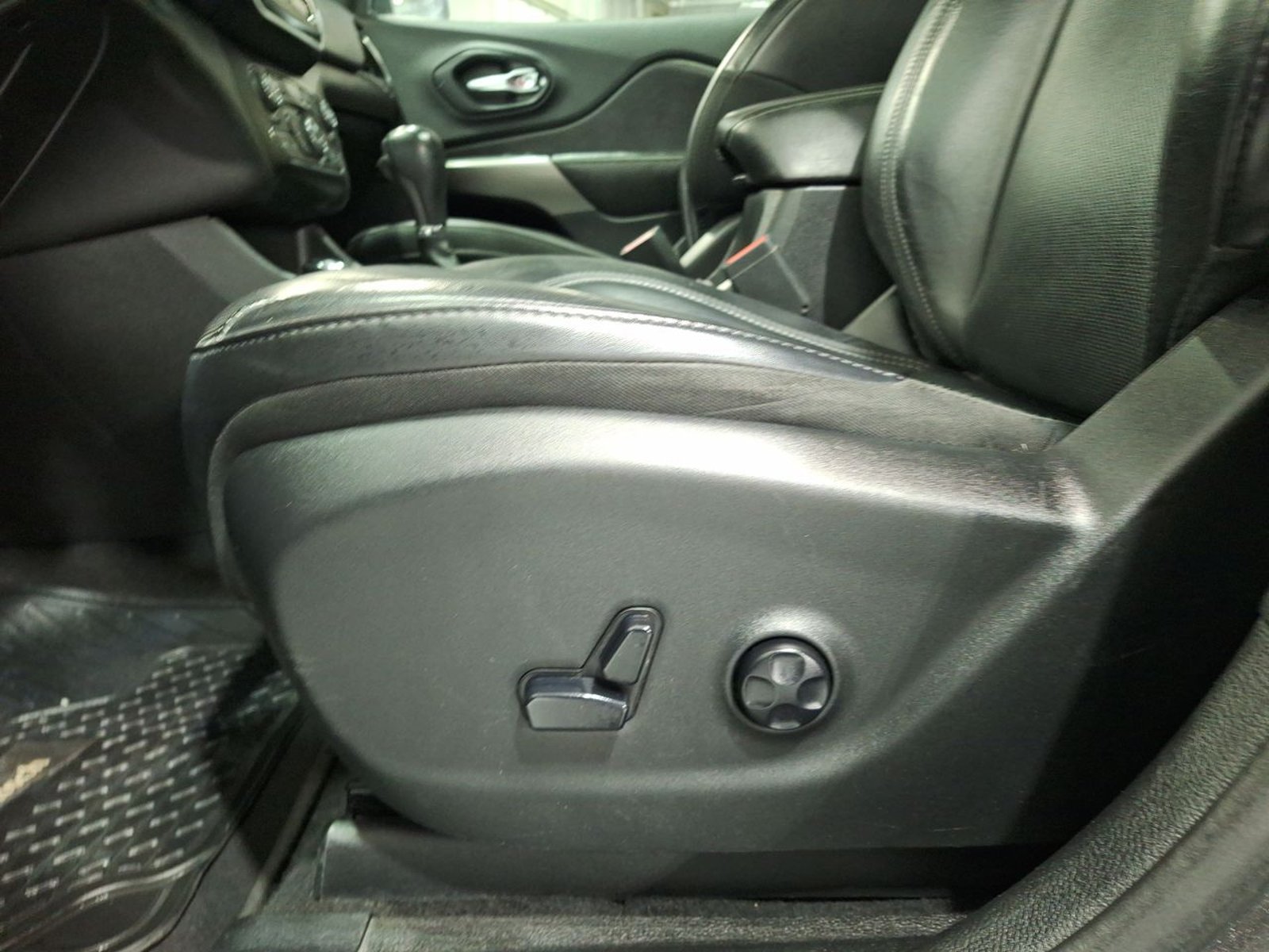 Jeep CHEROKEE NEW CHEROKEE LTD 4X4 3.2 AUT 2020 - Imagen 17 de 20