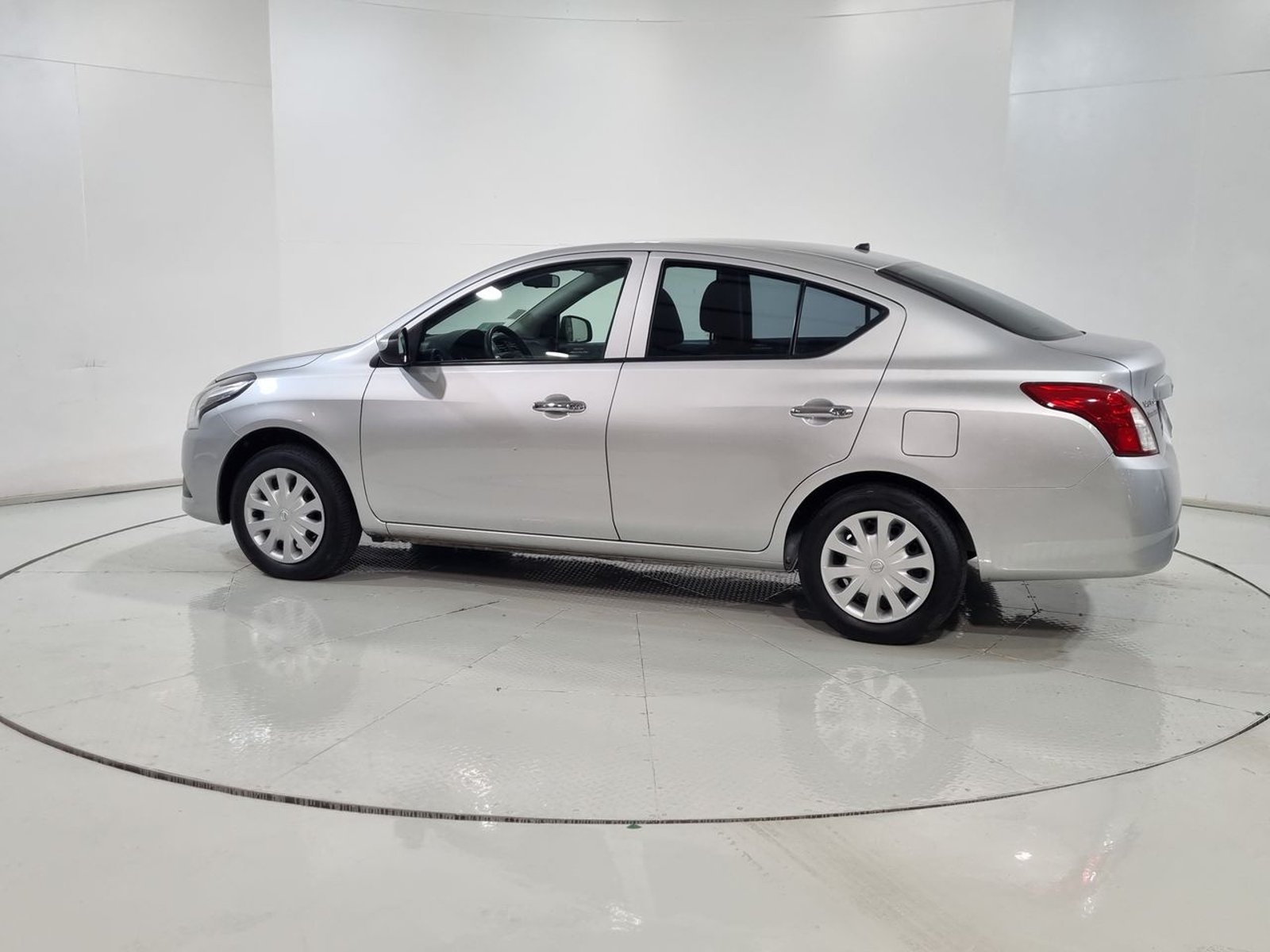Nissan VERSA SEDAN 1.6 2019 - Imagen 6 de 20