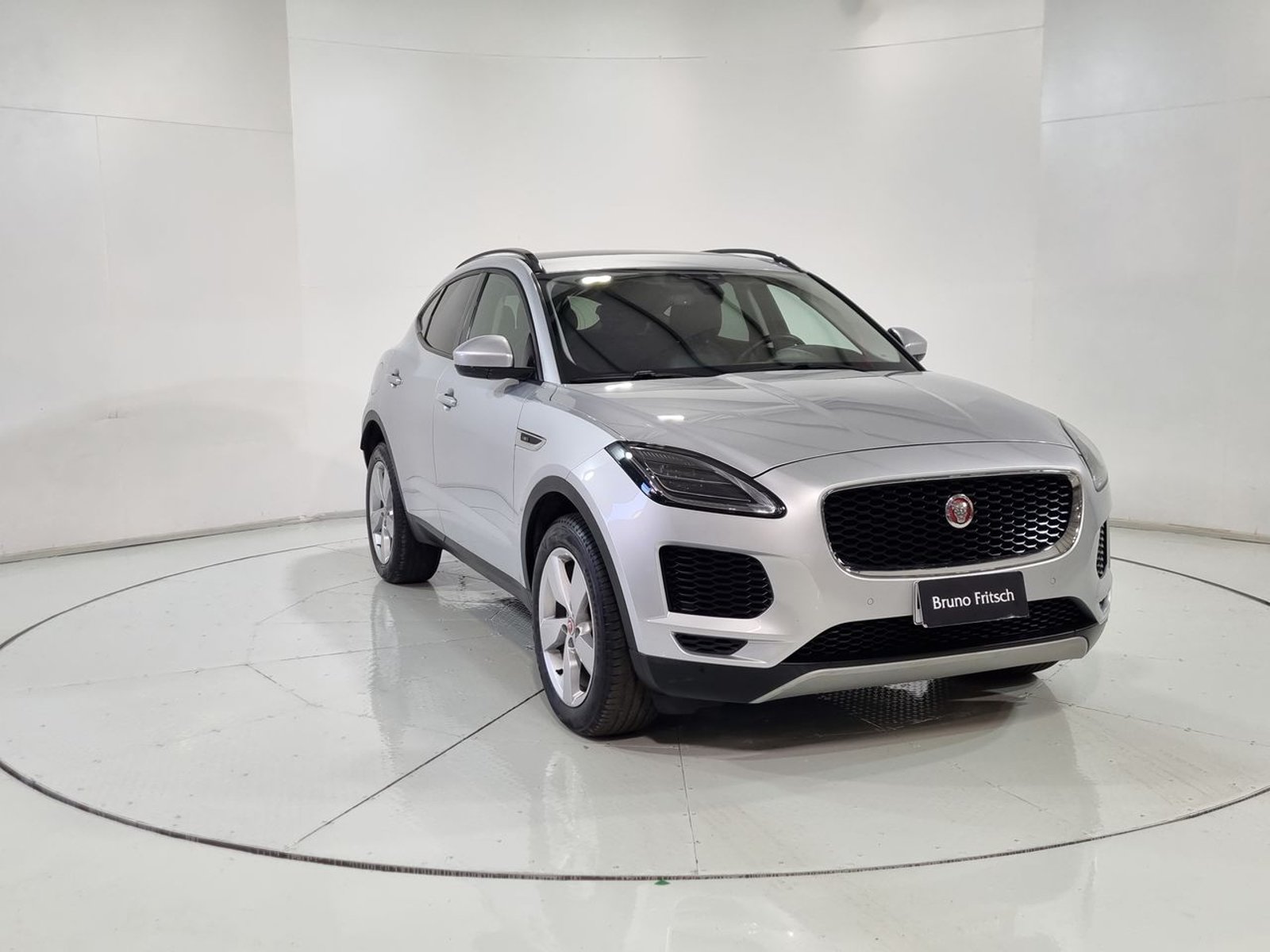 Jaguar E-PACE E PACE 4X4 2.0 AUT 2019 - Imagen 16 de 20