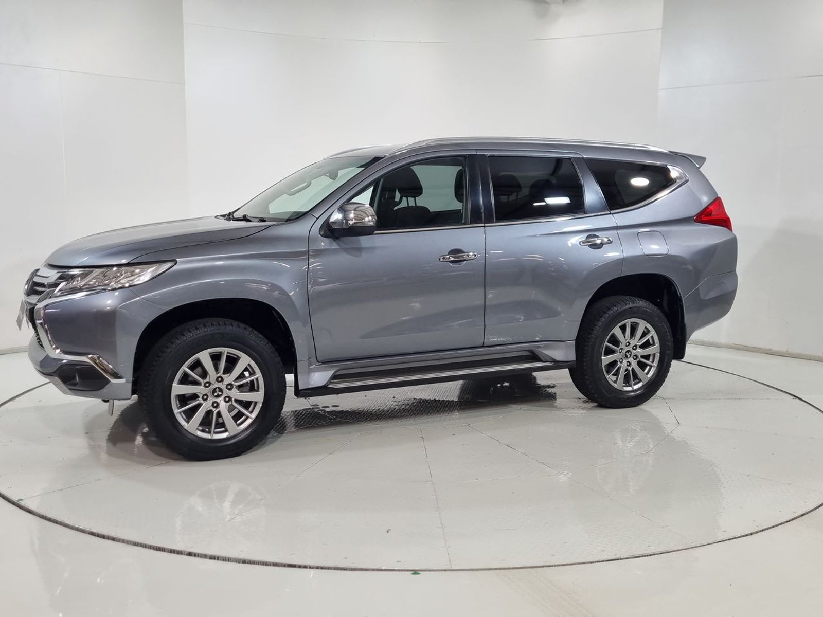 Mitsubishi MONTERO SPORT 3.0 AUT 2017 - Imagen 4 de 20