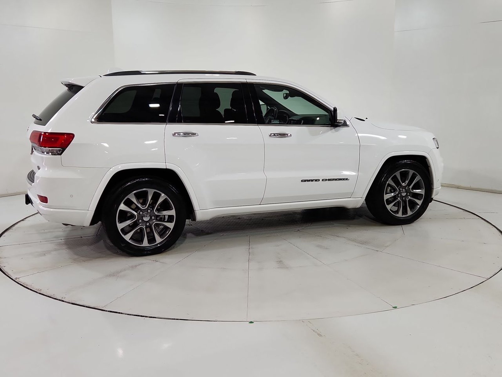 Jeep GRAND CHEROKEE G CHEROKEE OVERLAND 4X4 5.7 AUT 2018 - Imagen 12 de 20