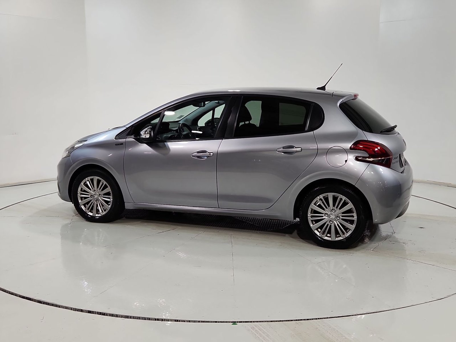 Peugeot 208 PURE TECH HB 1.2 2021 - Imagen 6 de 20