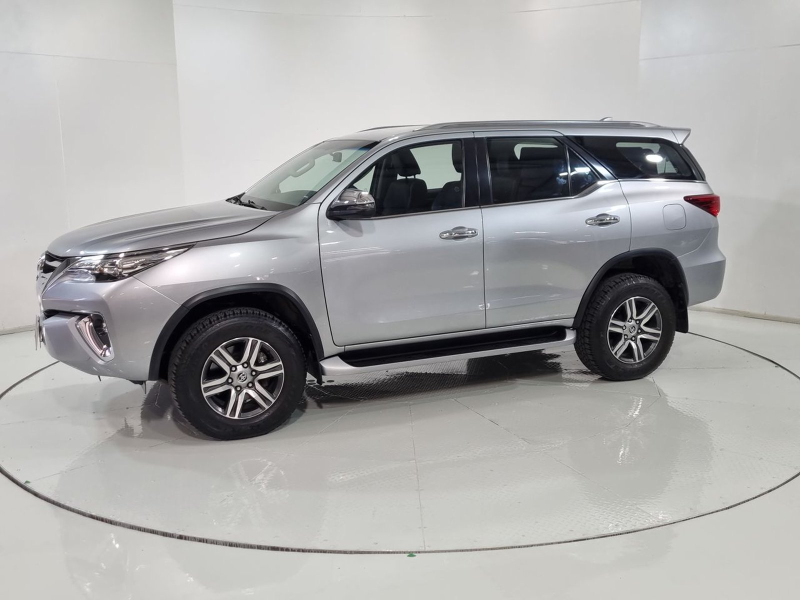 Toyota FORTUNER SRX 2.7 AUT 2020 - Imagen 4 de 20