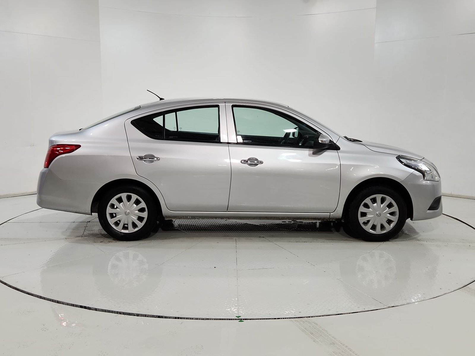Nissan VERSA SEDAN 1.6 2020 - Imagen 13 de 20