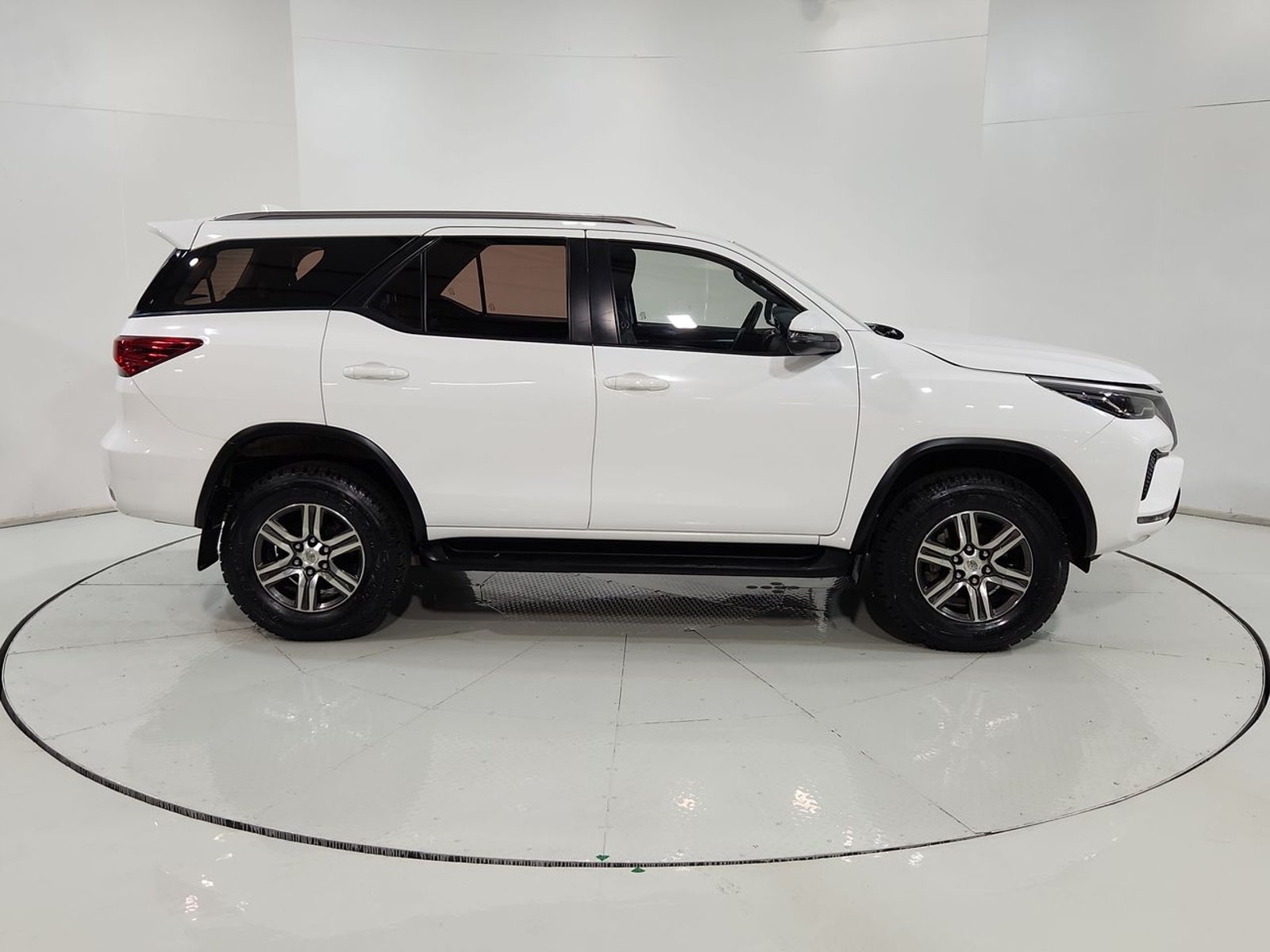 Toyota FORTUNER SRV 2.7 AUT 2022 - Imagen 13 de 20