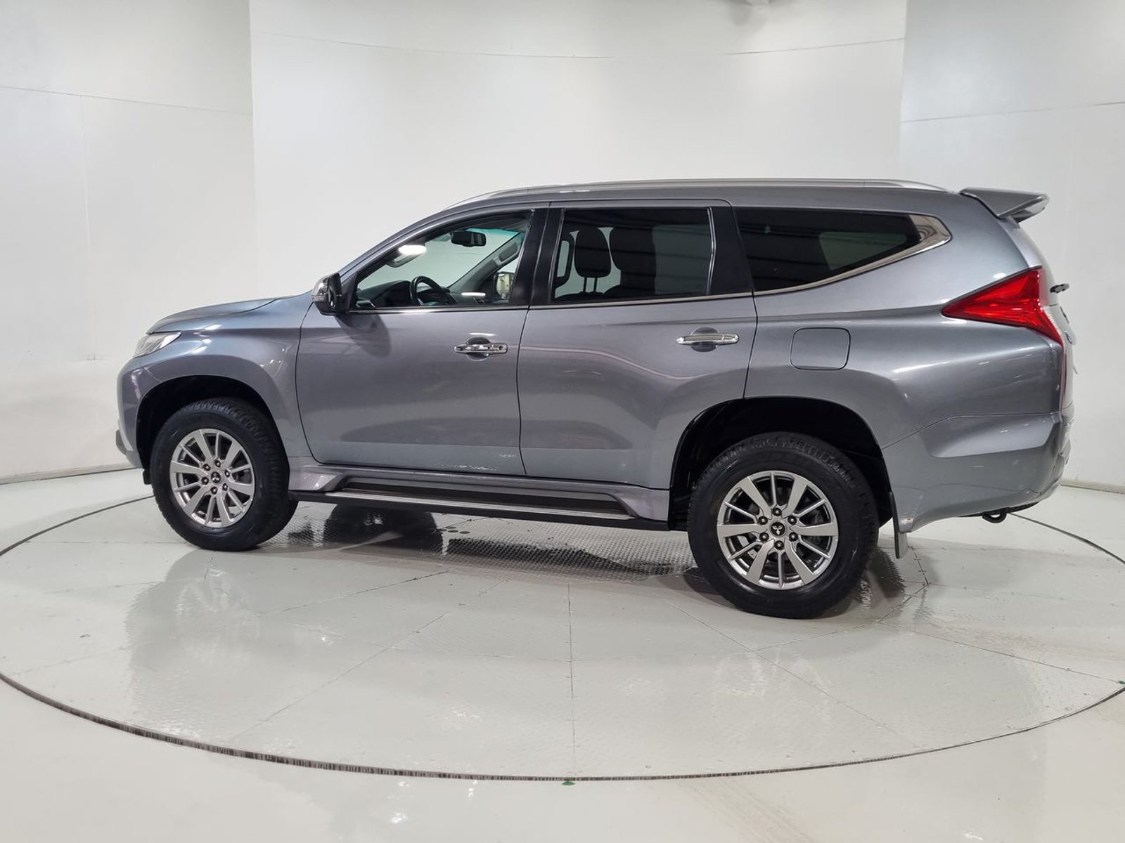 Mitsubishi MONTERO SPORT 3.0 AUT 2017 - Imagen 6 de 20