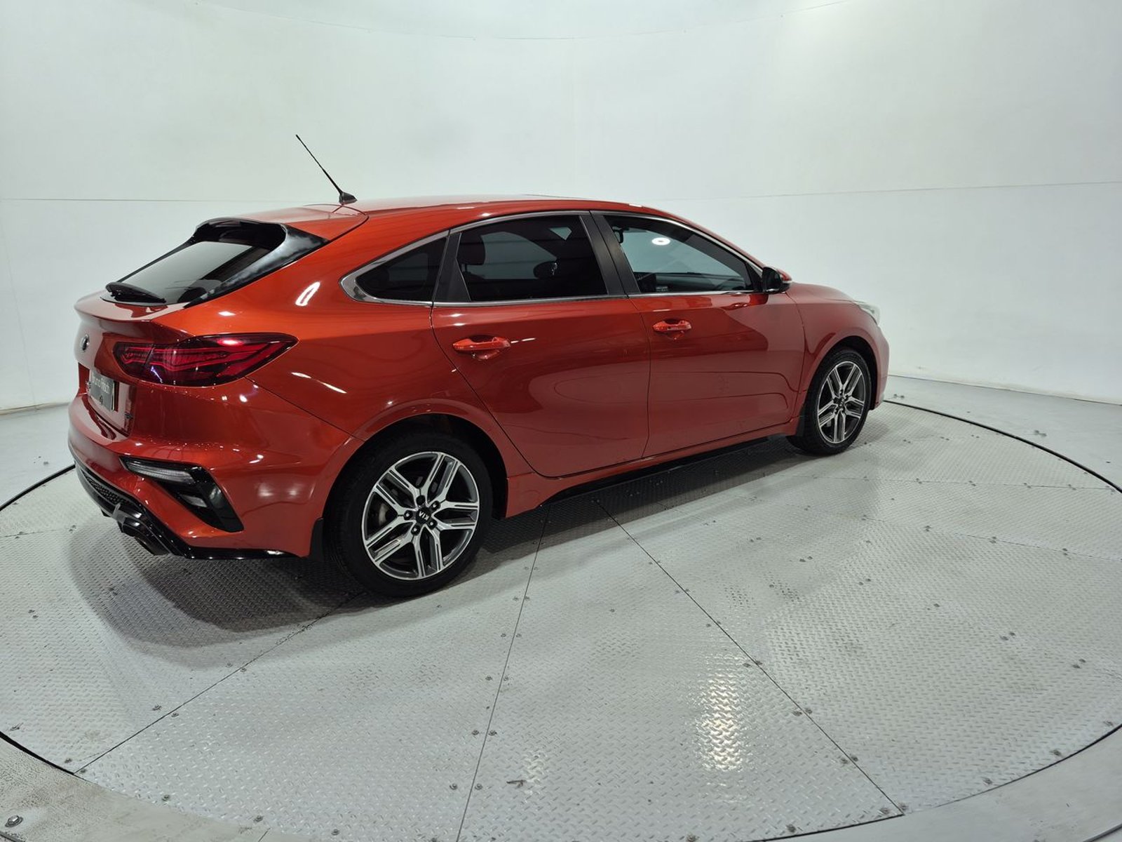 Kia CERATO 5 BD TGDI HATCH BACK 1.6 2020 - Imagen 9 de 20