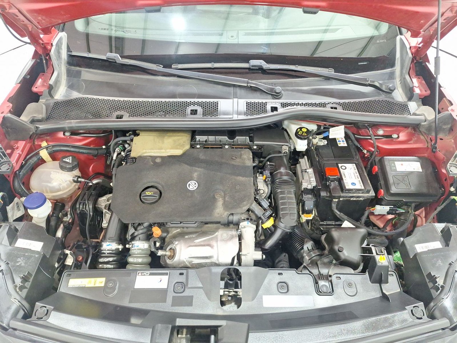 Peugeot 2008 BLUE HDI 130 EAT8 1.5 AUT 2023 - Imagen 15 de 20