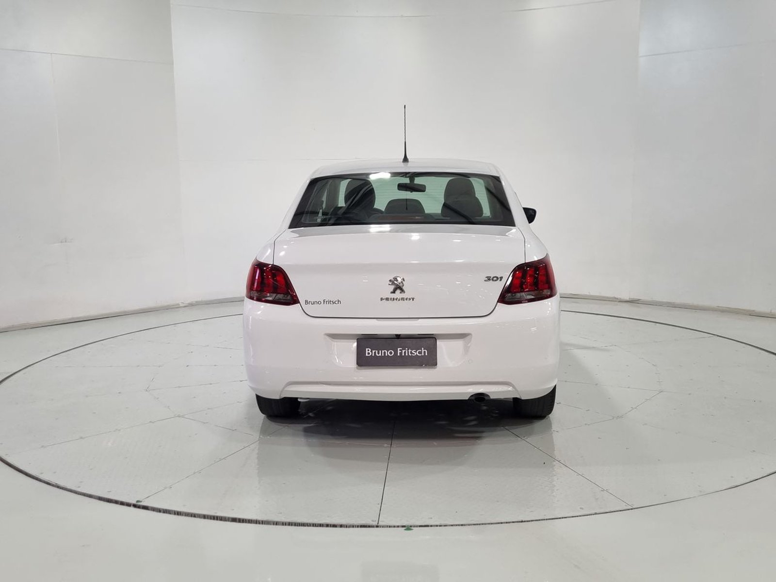 Peugeot 301 ALLURE HDI 1.6 92HP 2017 - Imagen 9 de 20