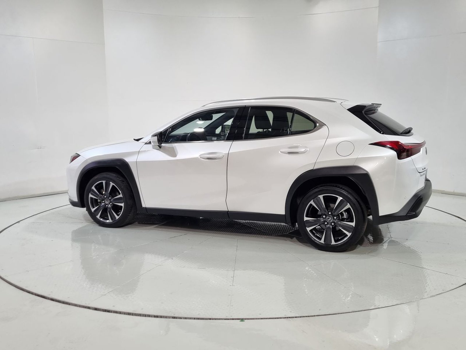 Lexus UX250H 2.0 AUT 2023 - Imagen 6 de 20