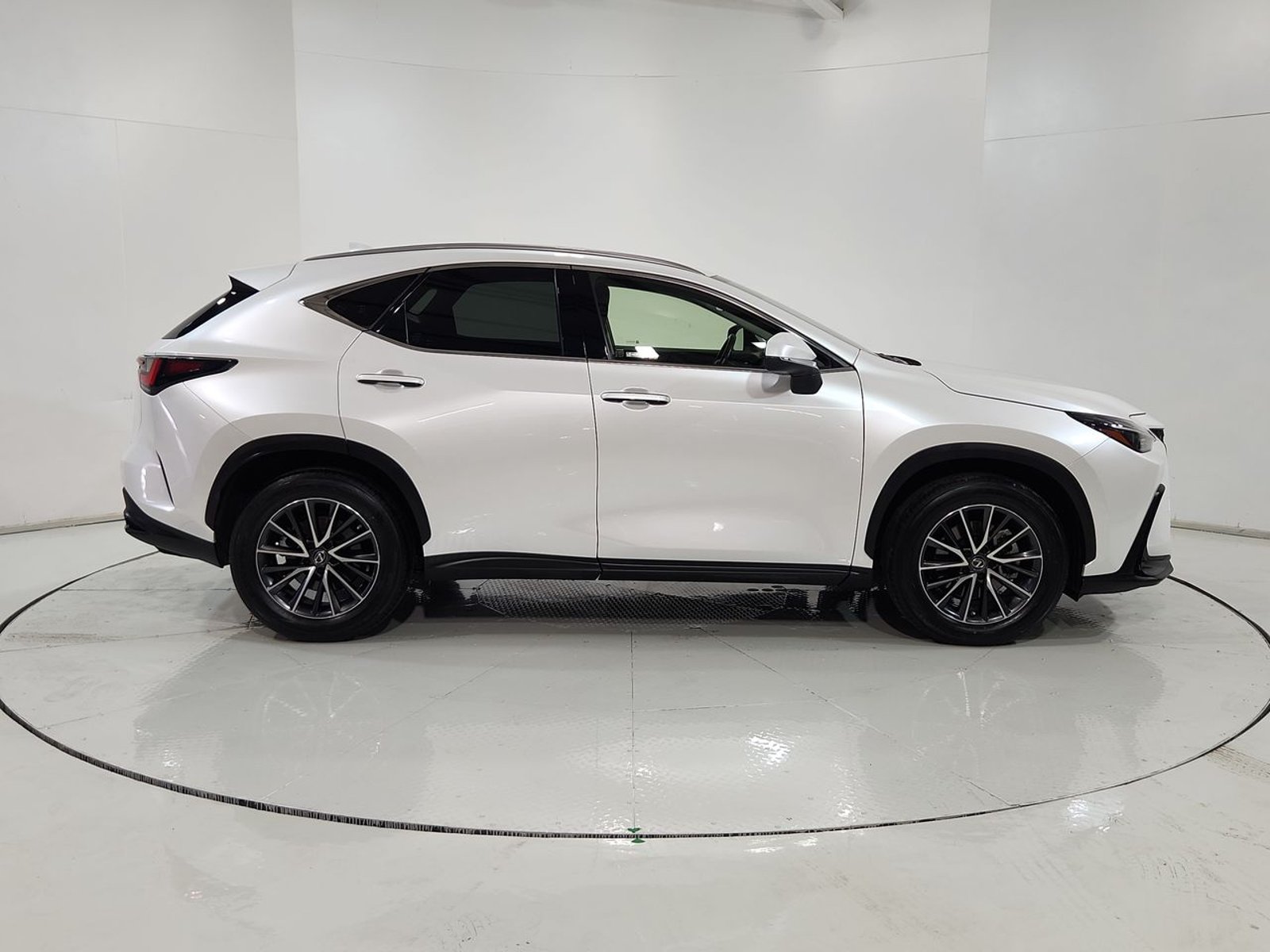 Lexus NX250 NX 250 4X4 2.5 AT 2023 - Imagen 13 de 20