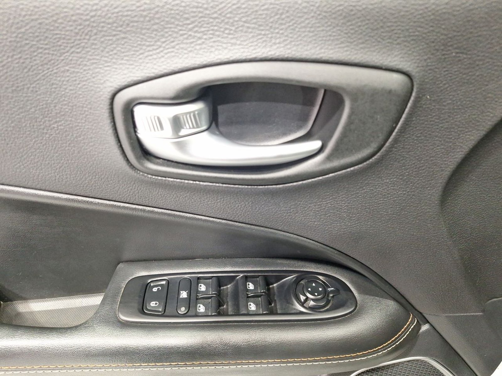 Jeep COMPASS LONGITUDE 4X4 2.4 AUT 2018 - Imagen 16 de 20