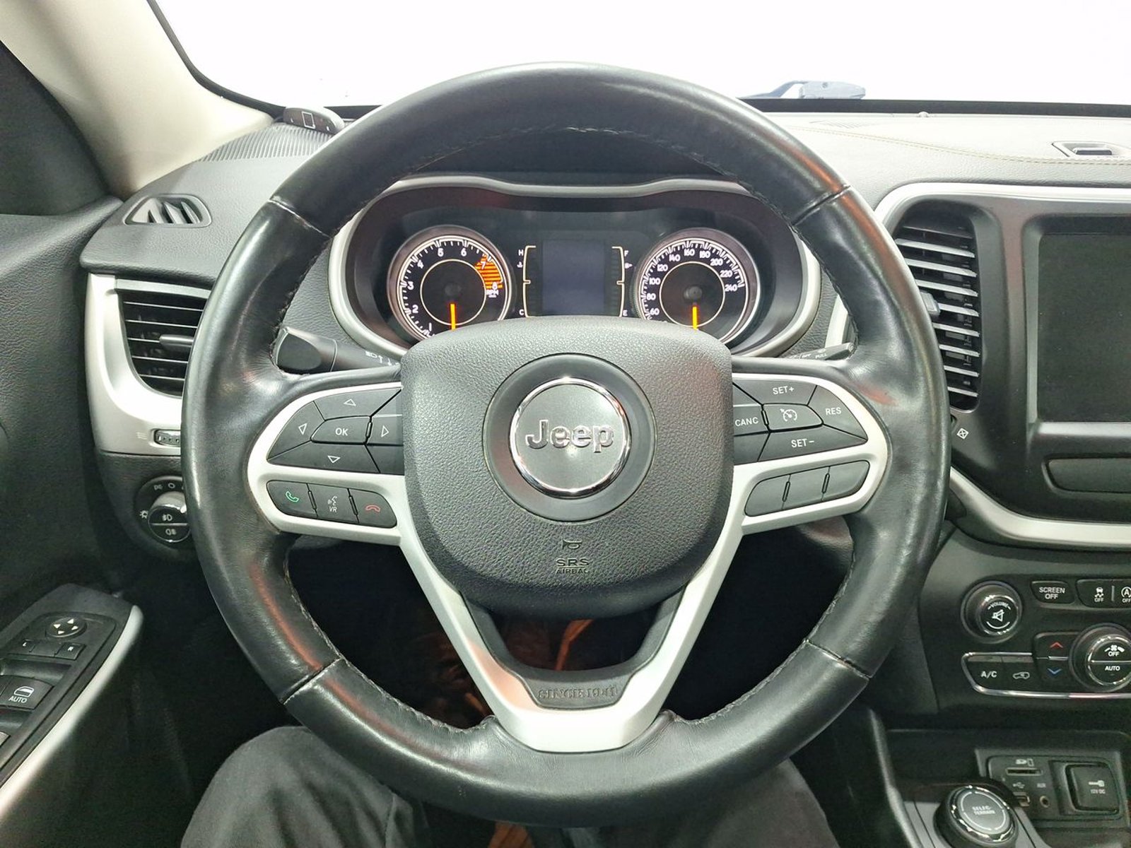 Jeep CHEROKEE LTD 4X4 3.2 AUT 2018 - Imagen 19 de 20
