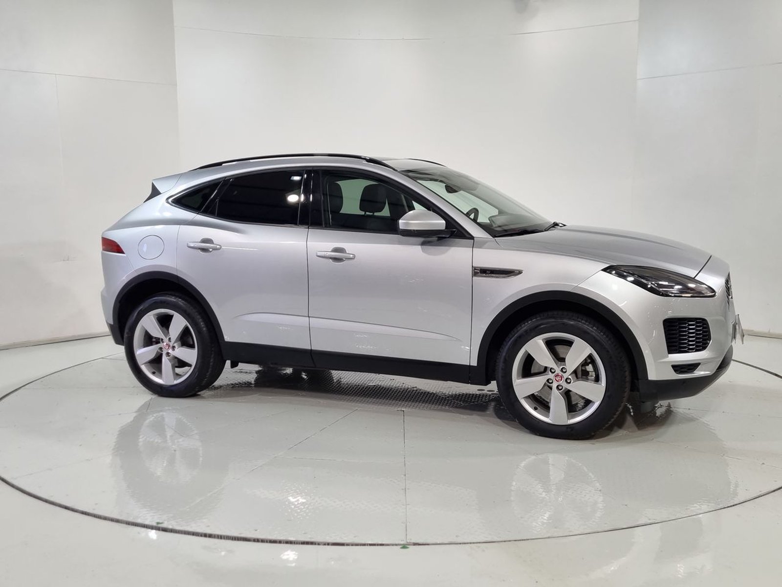 Jaguar E-PACE E PACE 4X4 2.0 AUT 2019 - Imagen 14 de 20