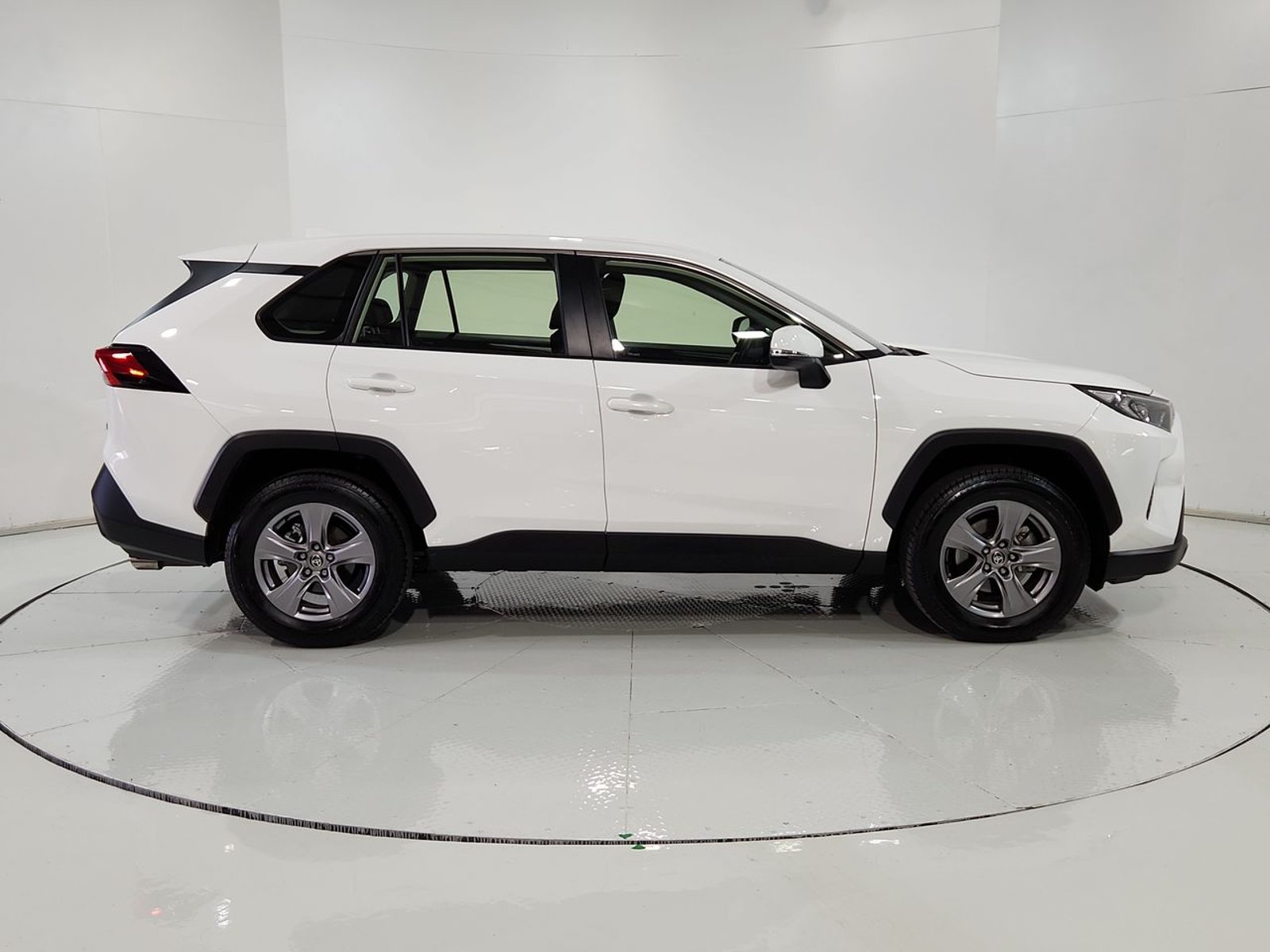 Toyota RAV4 4X2 2.0 AUT 2024 - Imagen 13 de 20