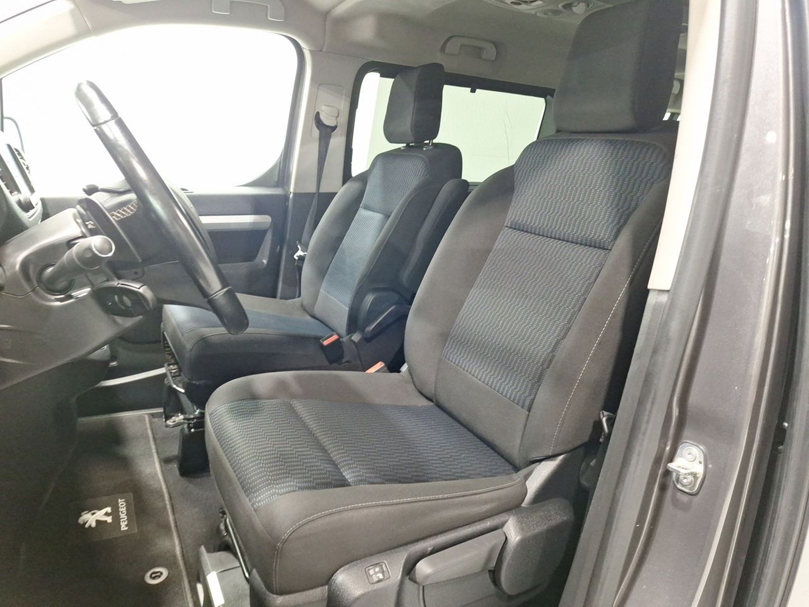Peugeot TRAVELLER L3 BLUE HDI 180 2.0 AUT 2024 - Imagen 18 de 20