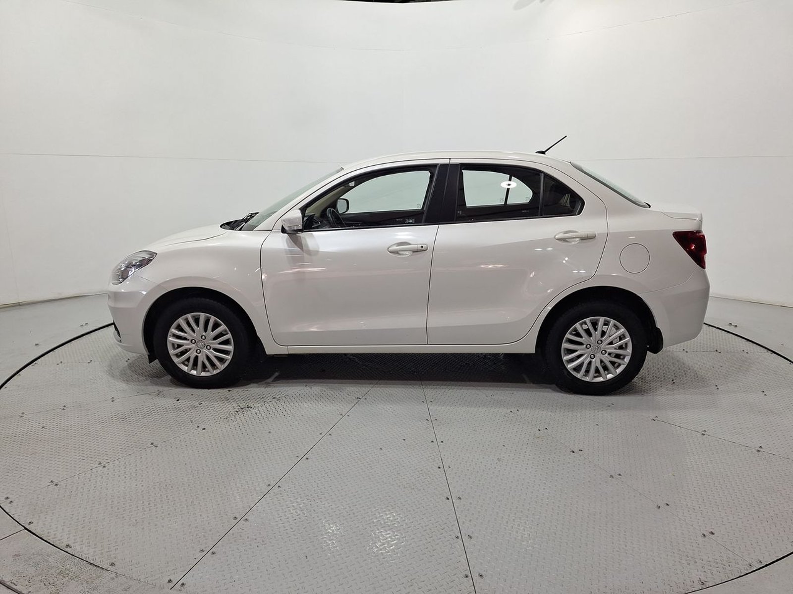 Suzuki DZIRE 1.2 2024 - Imagen 4 de 20