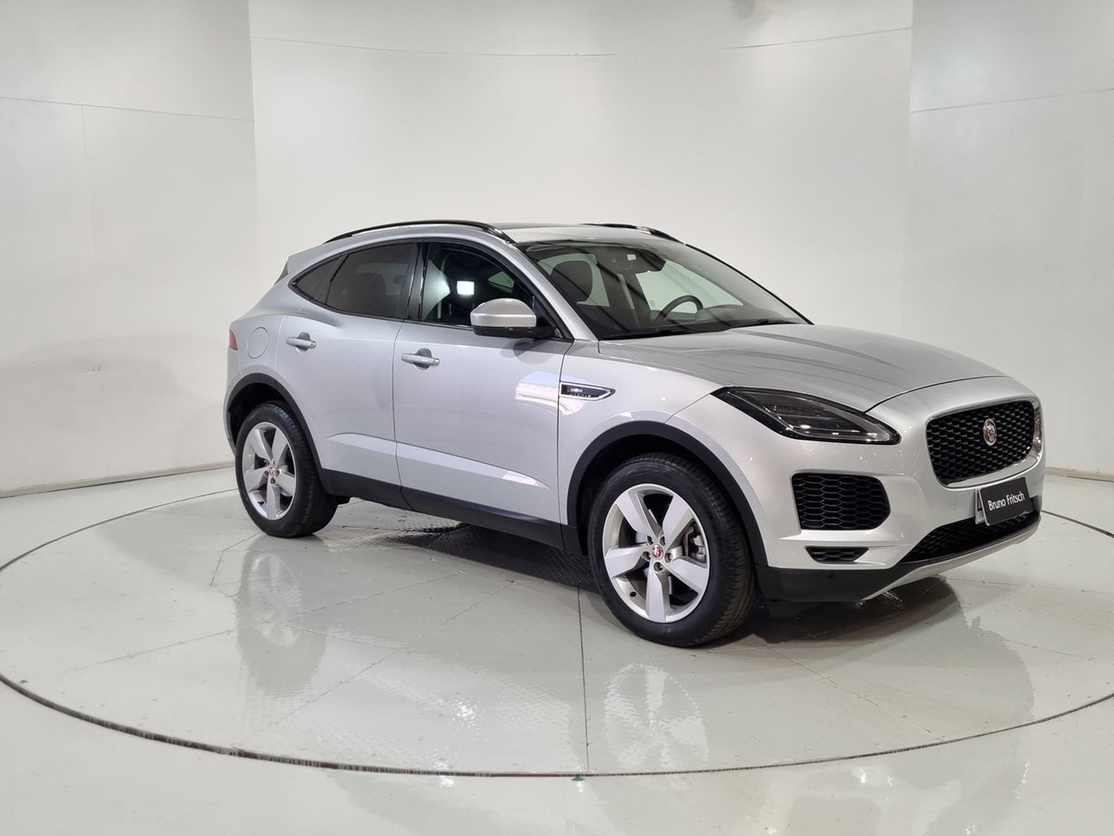 Jaguar E-PACE E PACE 4X4 2.0 AUT 2019 - Imagen 15 de 20