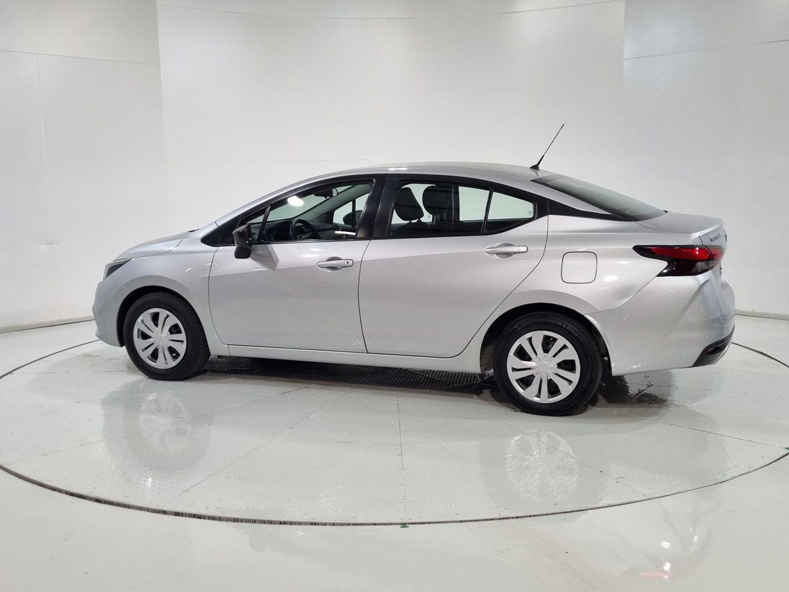 Nissan VERSA MT 1.6 2023 - Imagen 6 de 20