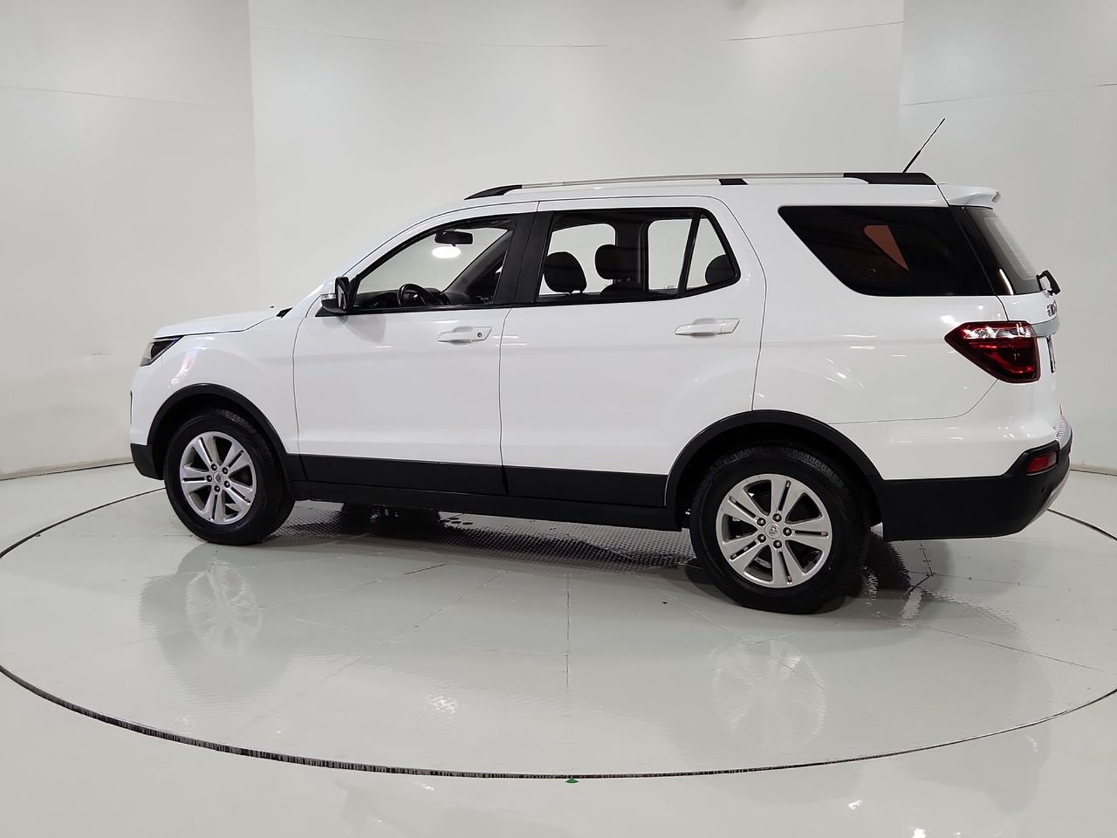 Changan CX70 1.6 2018 - Imagen 6 de 20