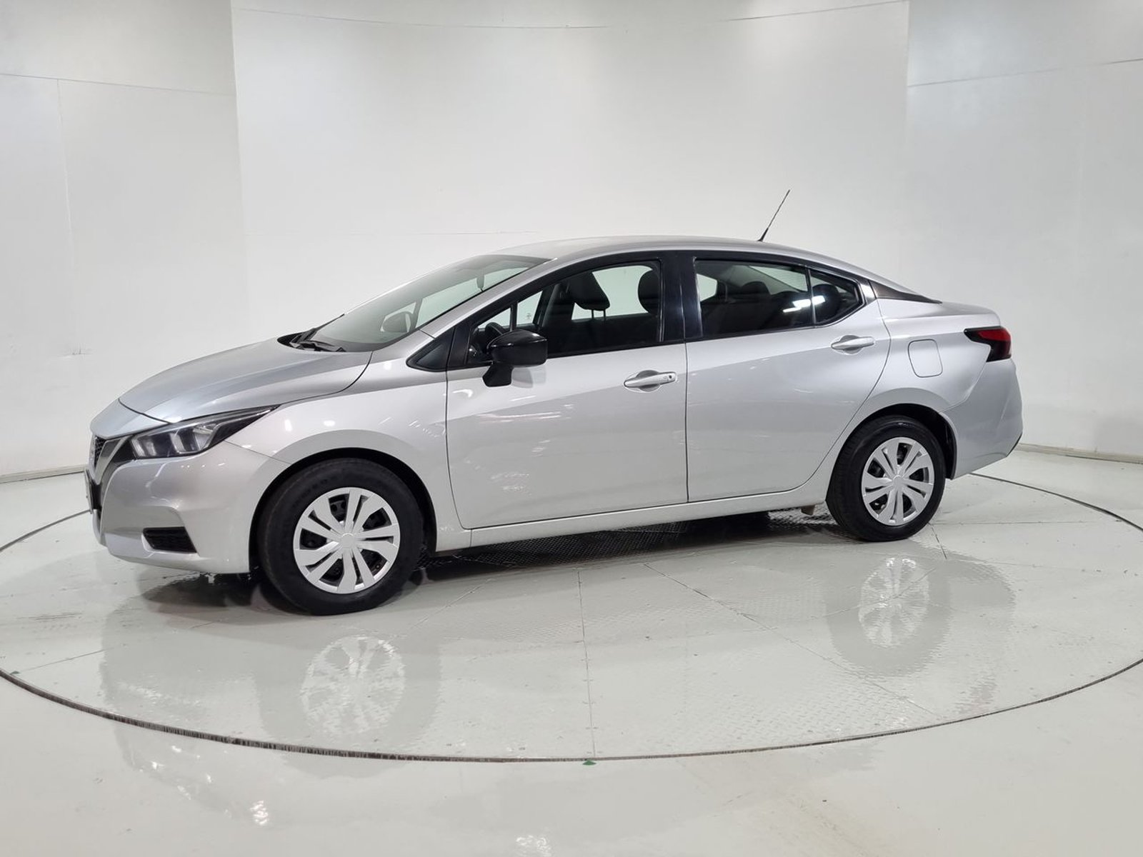 Nissan VERSA MT 1.6 2023 - Imagen 4 de 20