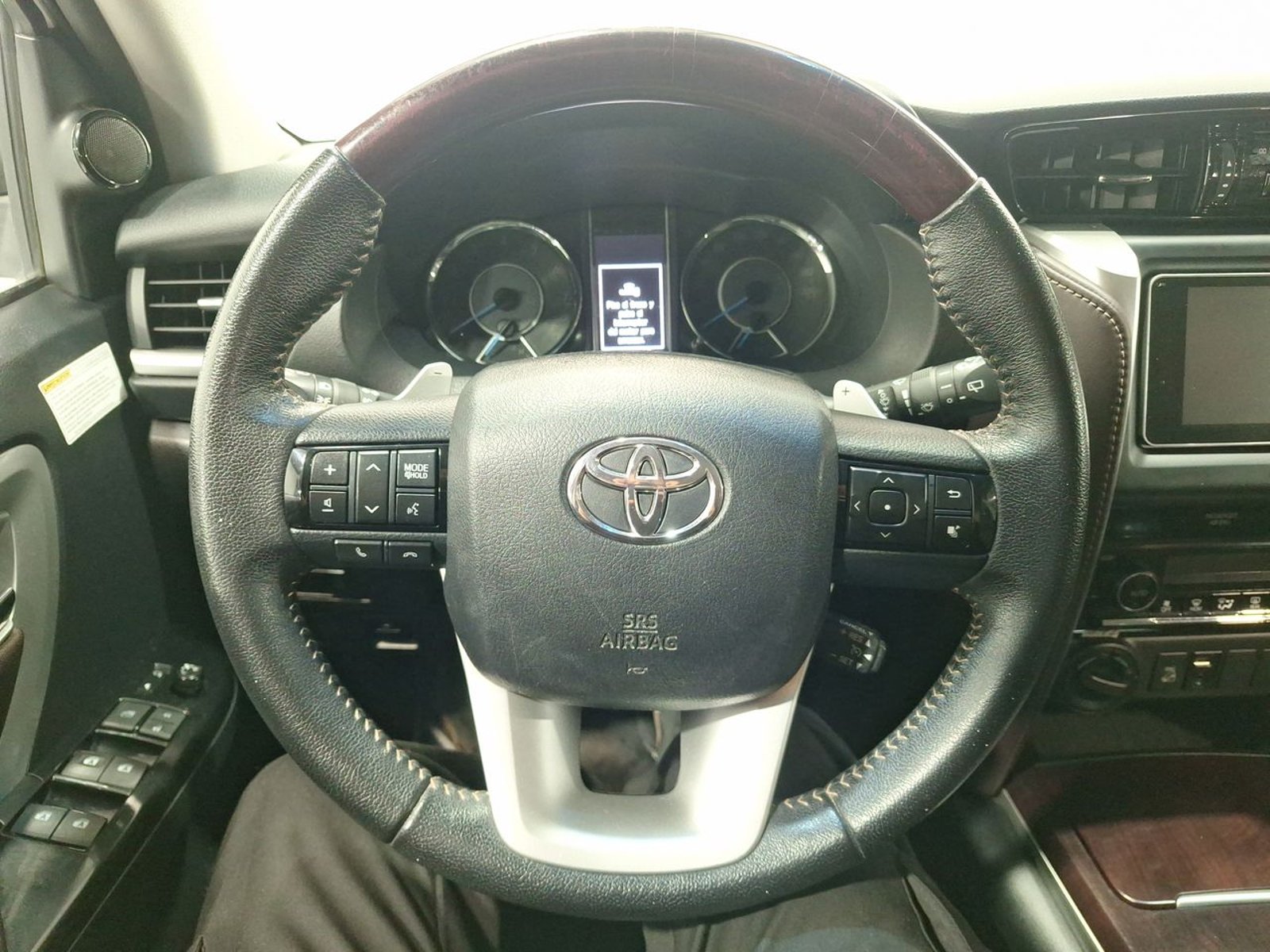Toyota FORTUNER SRV 4X4 2.7 AUT 2019 - Imagen 19 de 20