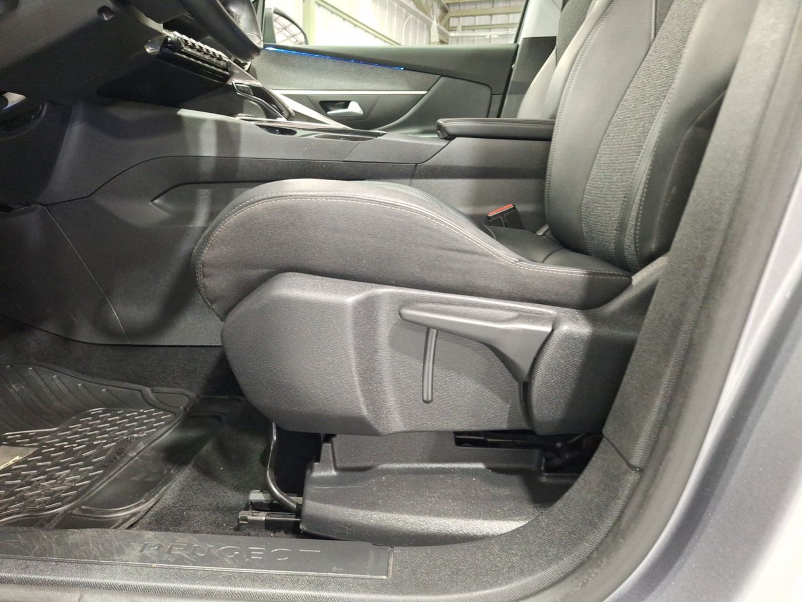 Peugeot 5008 BLUE HDI 130 HP 1.5 AUT 2020 - Imagen 17 de 20