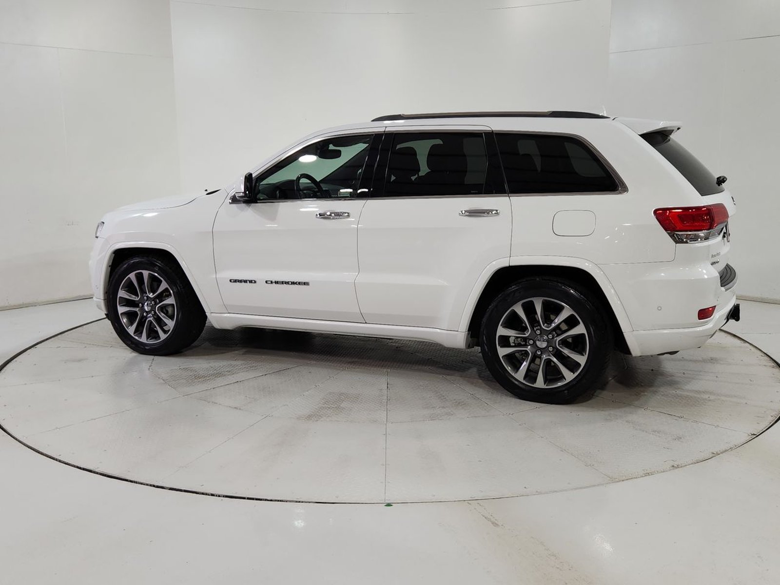 Jeep GRAND CHEROKEE G CHEROKEE OVERLAND 4X4 5.7 AUT 2018 - Imagen 6 de 20